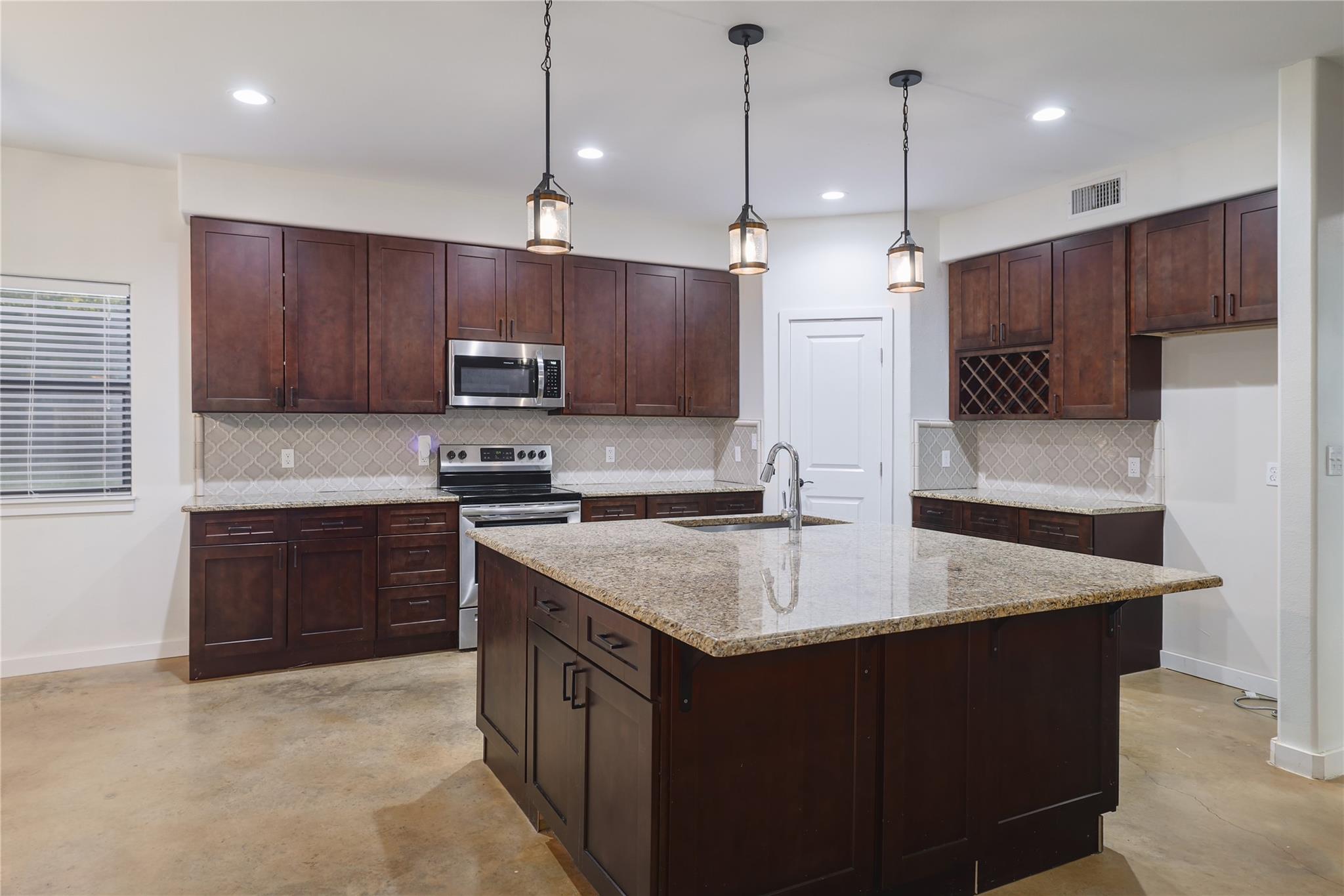 122 N Pohakea Dr, Bastrop, TX 78602