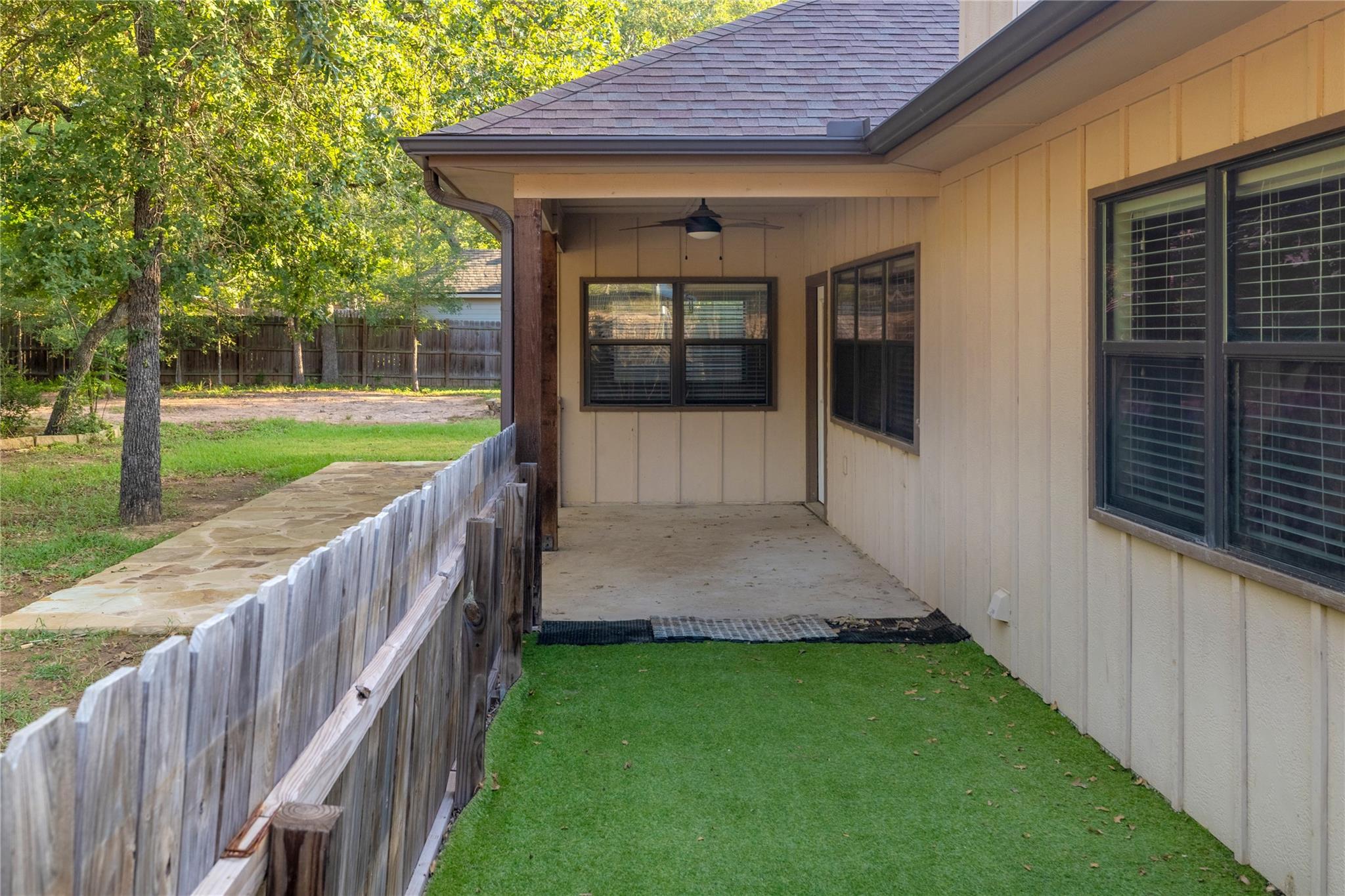 122 N Pohakea Dr, Bastrop, TX 78602