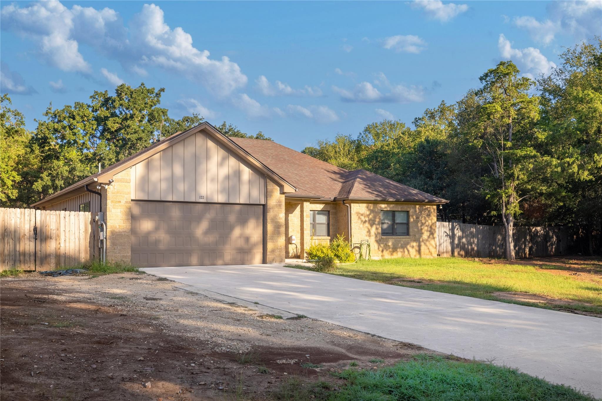 122 N Pohakea Dr, Bastrop, TX 78602