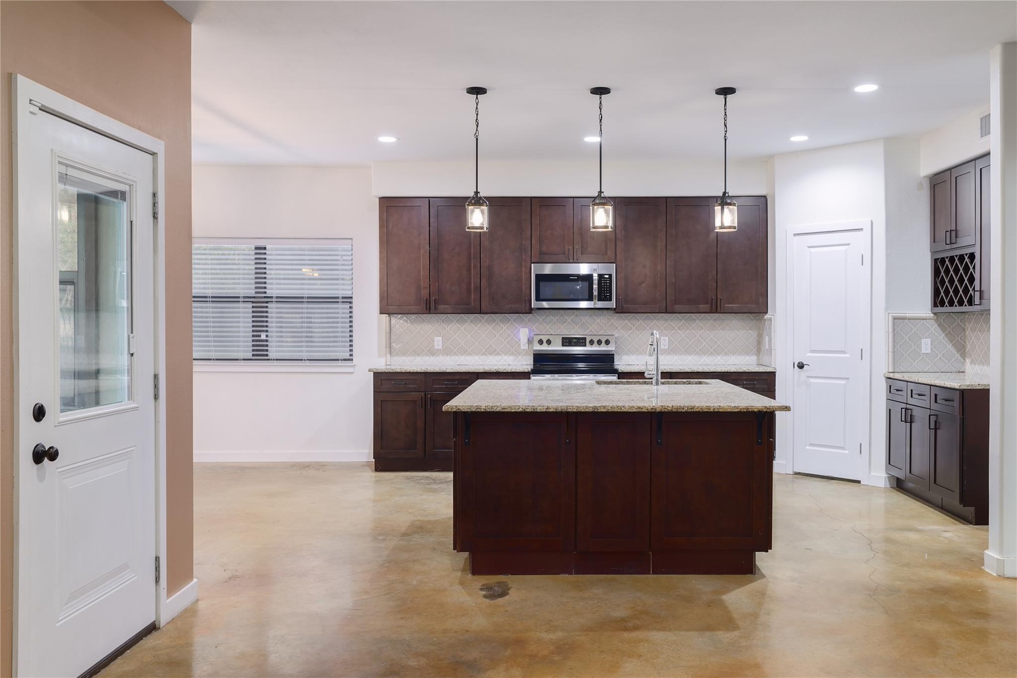 122 N Pohakea Dr, Bastrop, TX 78602