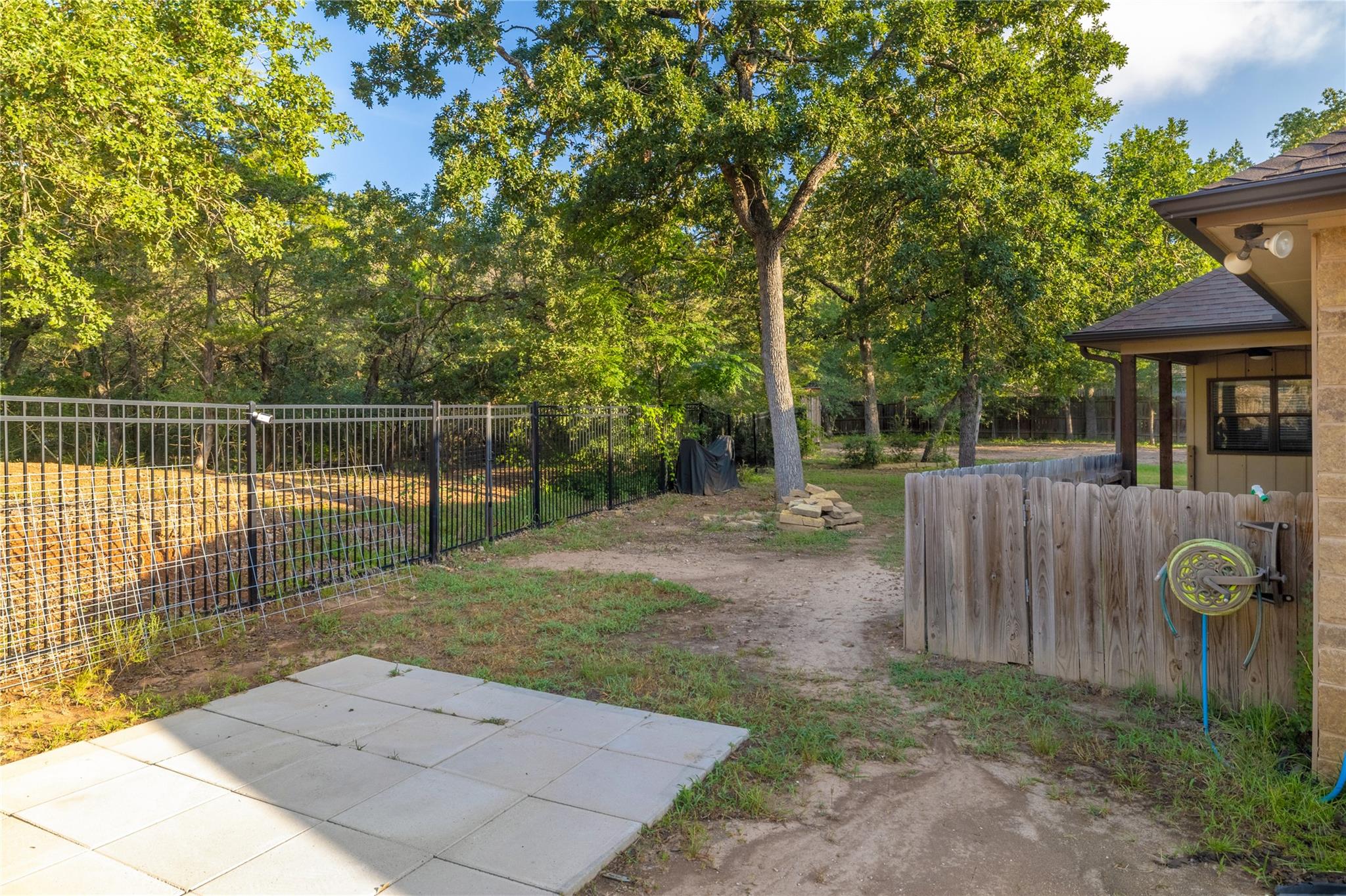 122 N Pohakea Dr, Bastrop, TX 78602