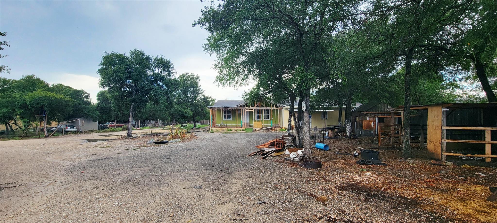 296 Legend Oaks Dr, Dale, TX 78616