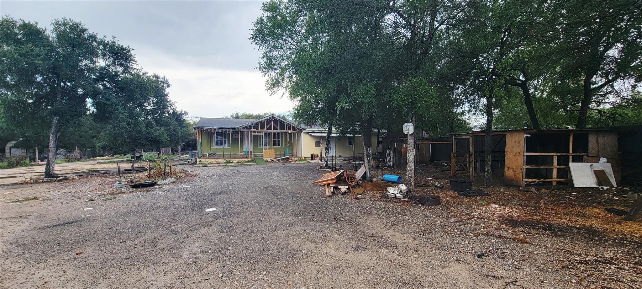 296 Legend Oaks Dr, Dale, TX 78616