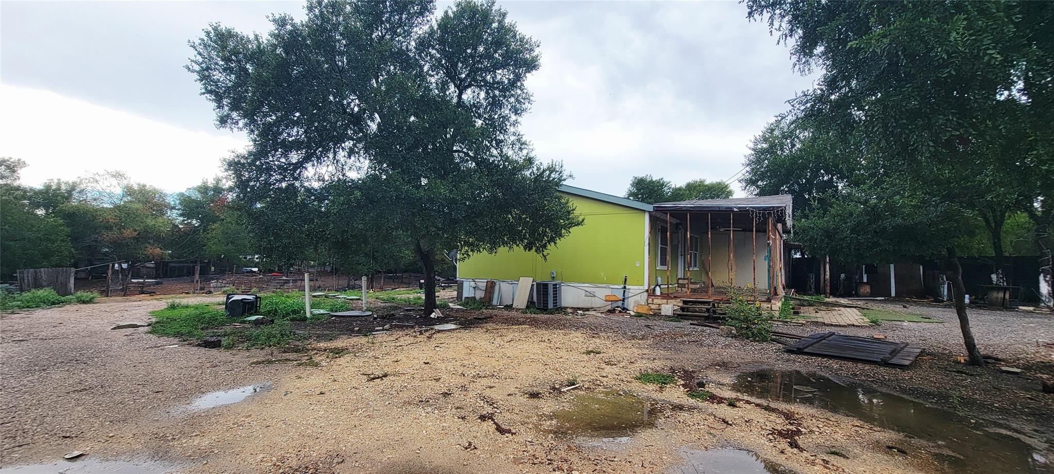 296 Legend Oaks Dr, Dale, TX 78616