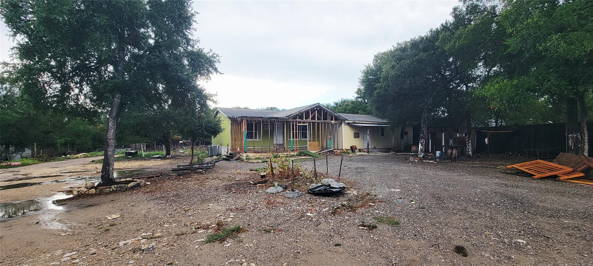 296 Legend Oaks Dr, Dale, TX 78616