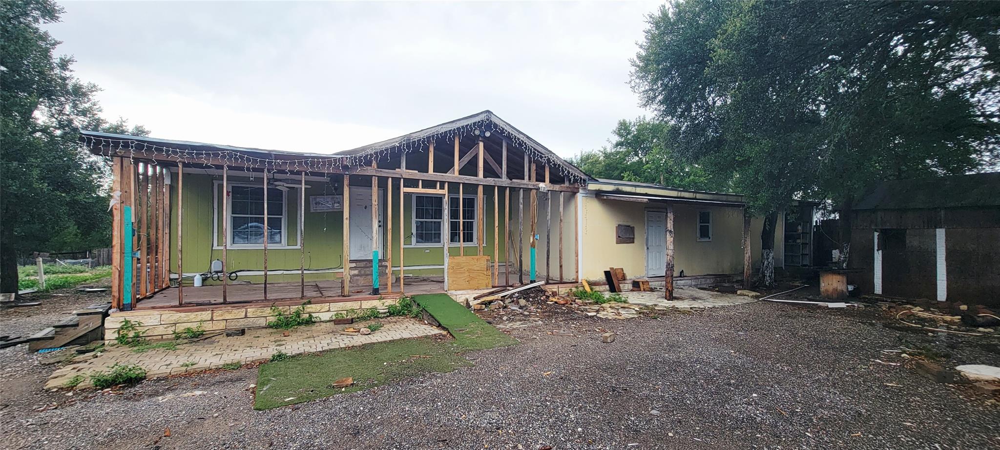 296 Legend Oaks Dr, Dale, TX 78616