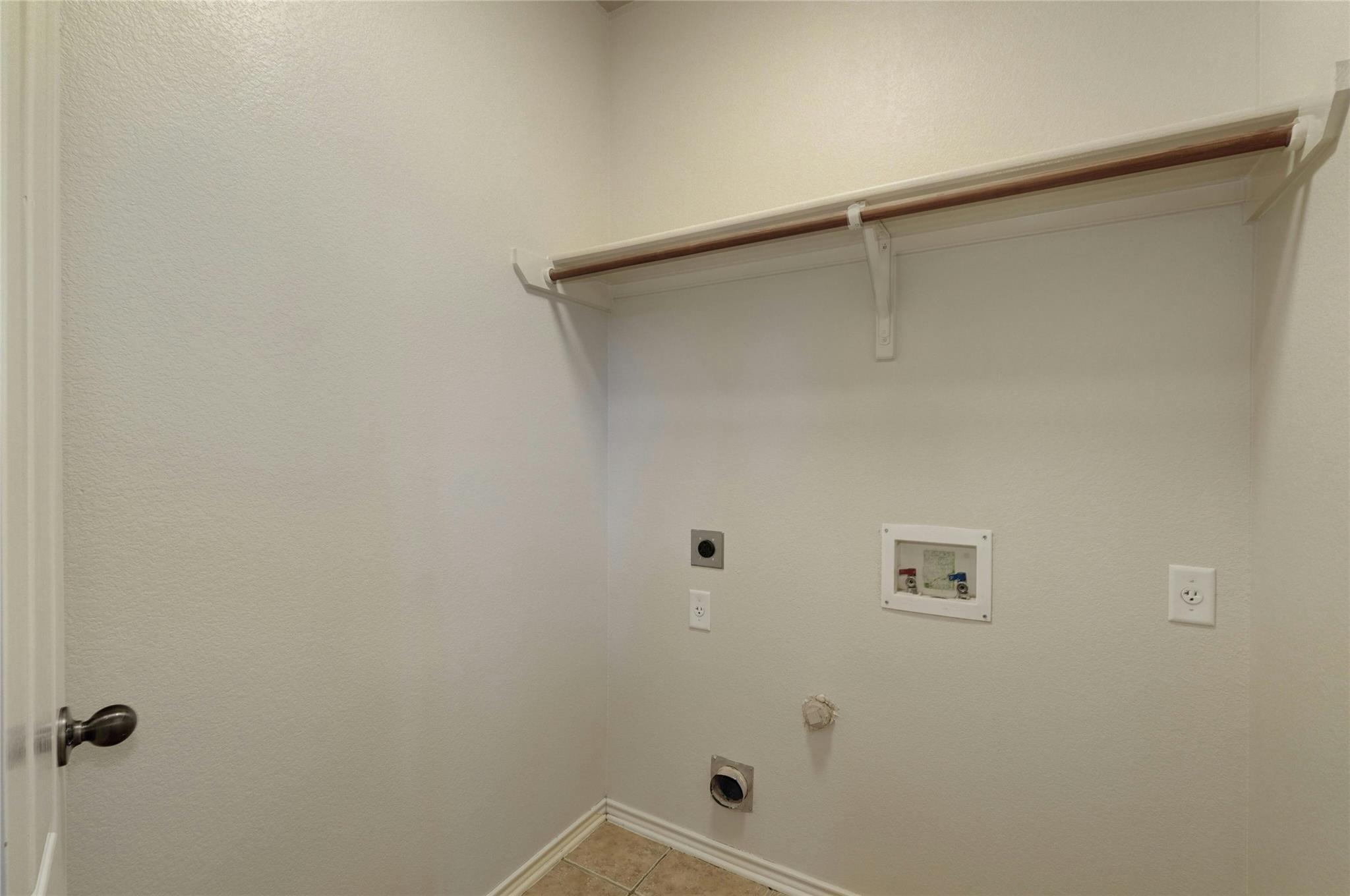 8227 Liberty Walk Dr, Round Rock, TX 78681