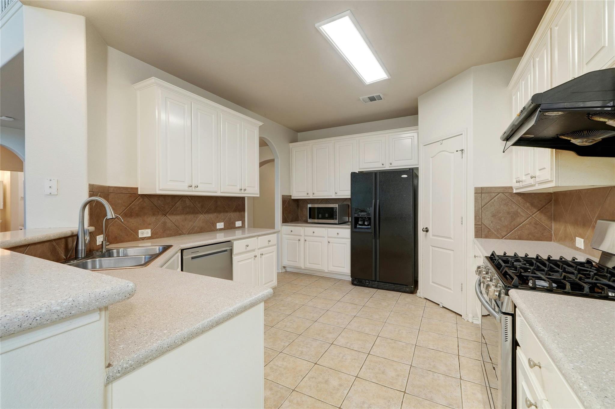 8227 Liberty Walk Dr, Round Rock, TX 78681