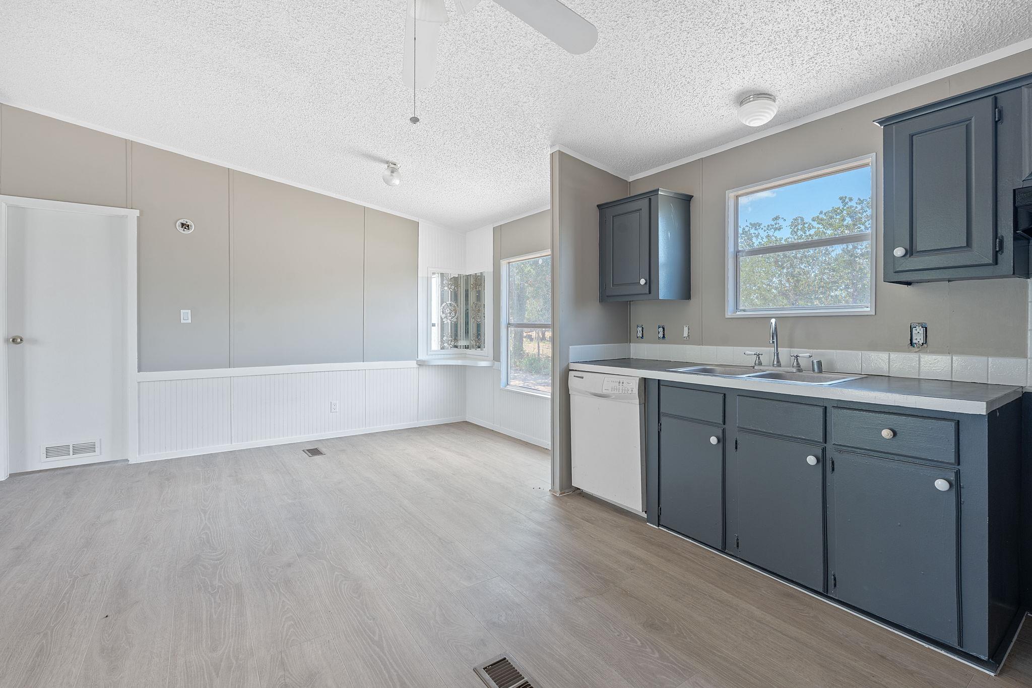 1385 Pettytown Rd, Dale, TX 78616