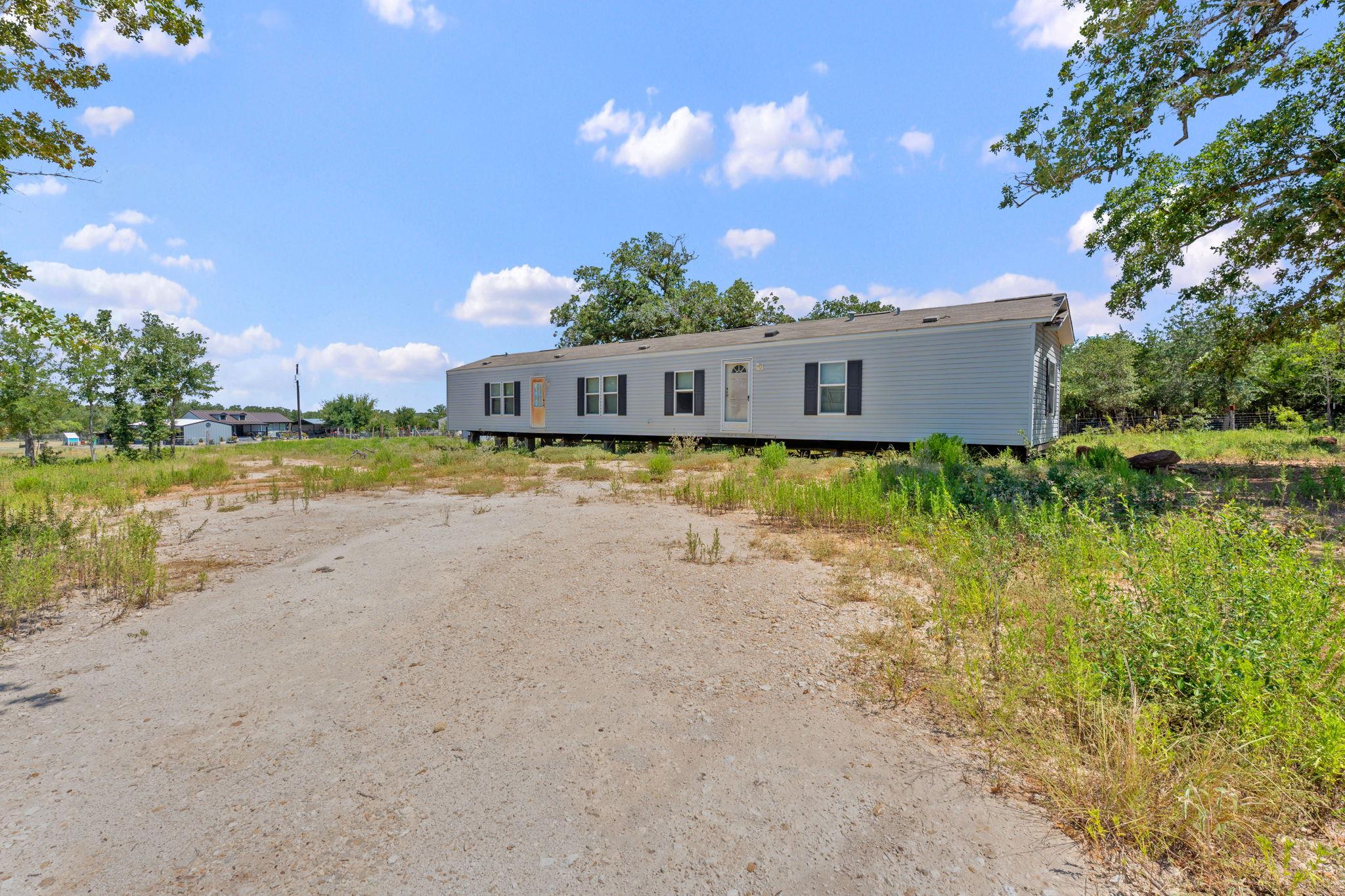1385 Pettytown Rd, Dale, TX 78616