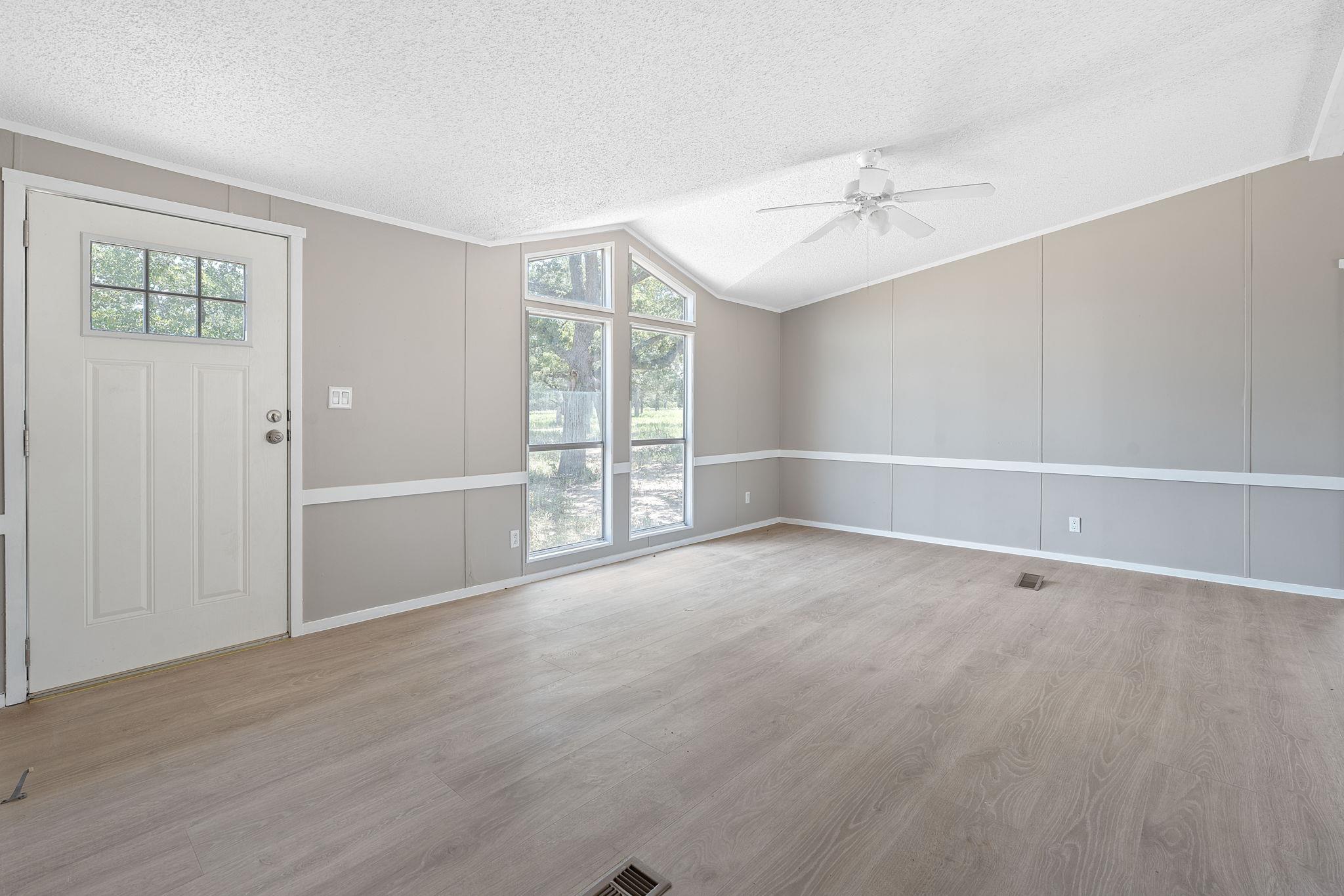 1385 Pettytown Rd, Dale, TX 78616