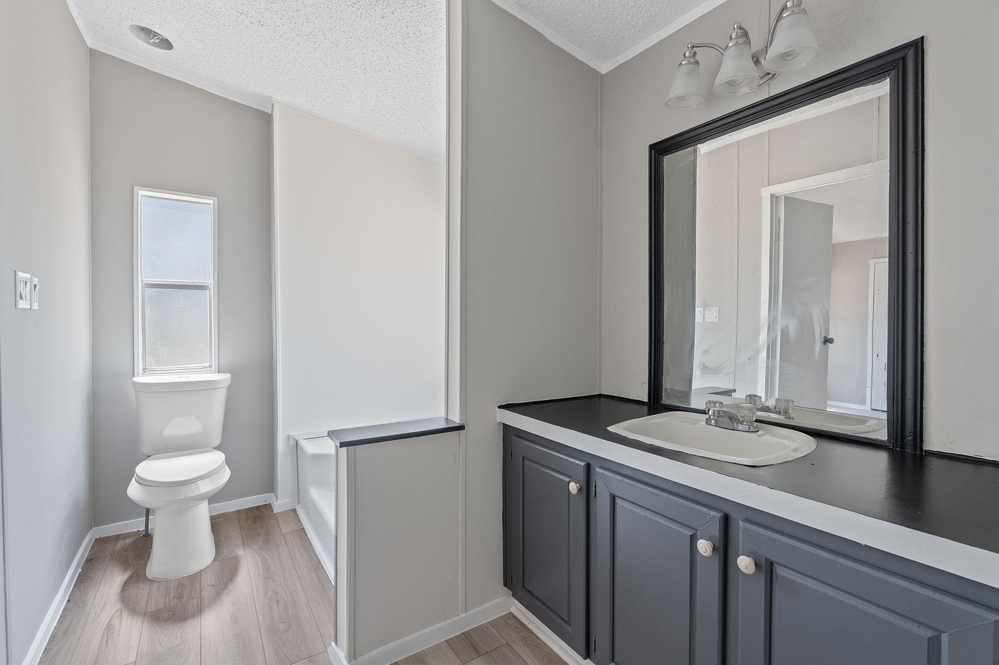 1385 Pettytown Rd, Dale, TX 78616