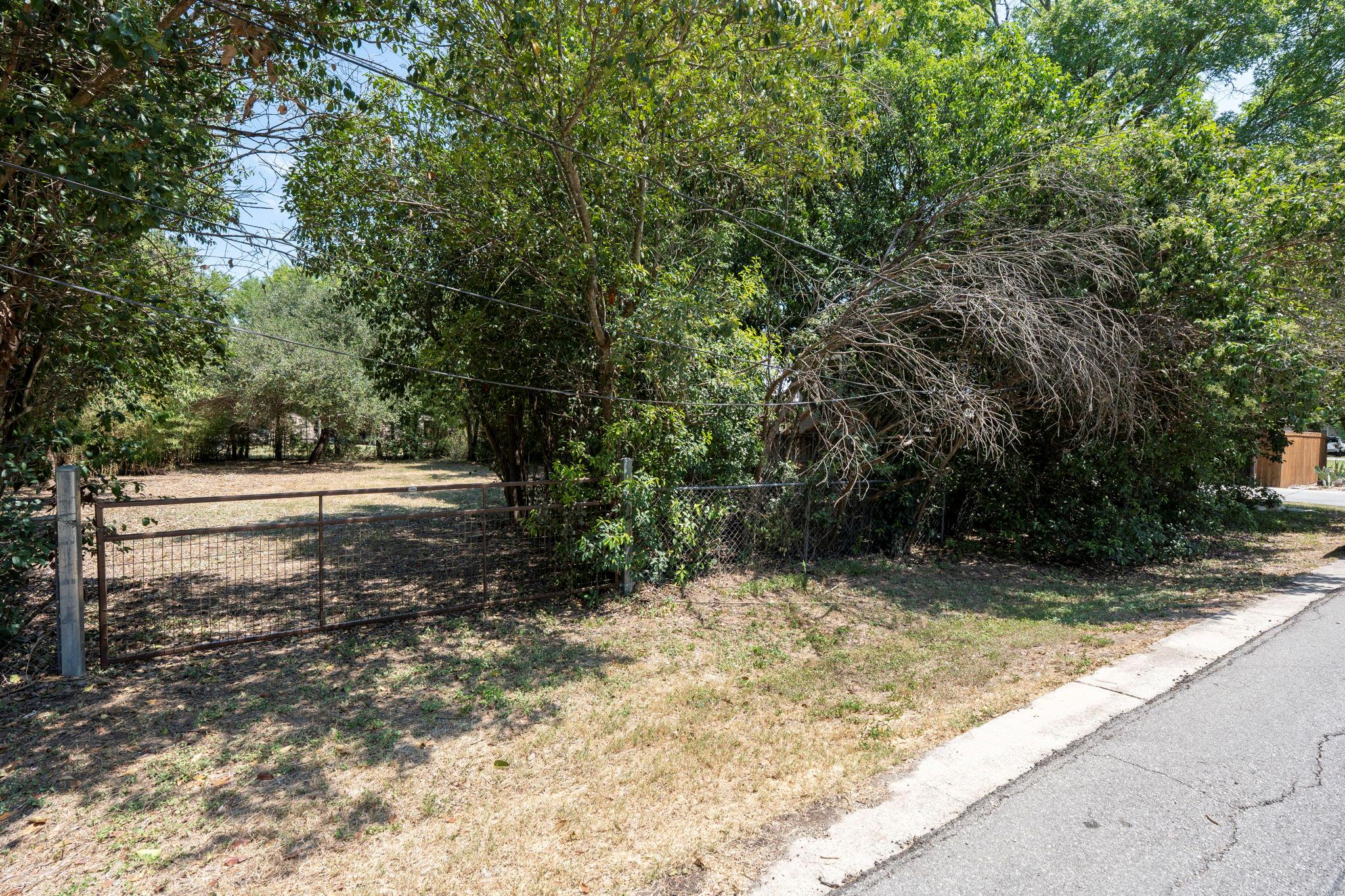 408 East St, Buda, TX 78610