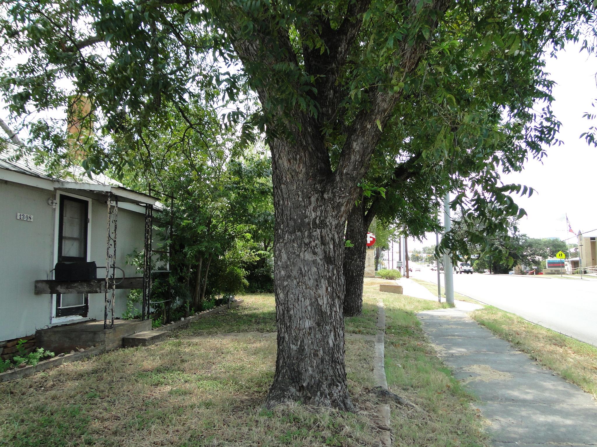 1308 Ford St, Llano, TX 78643