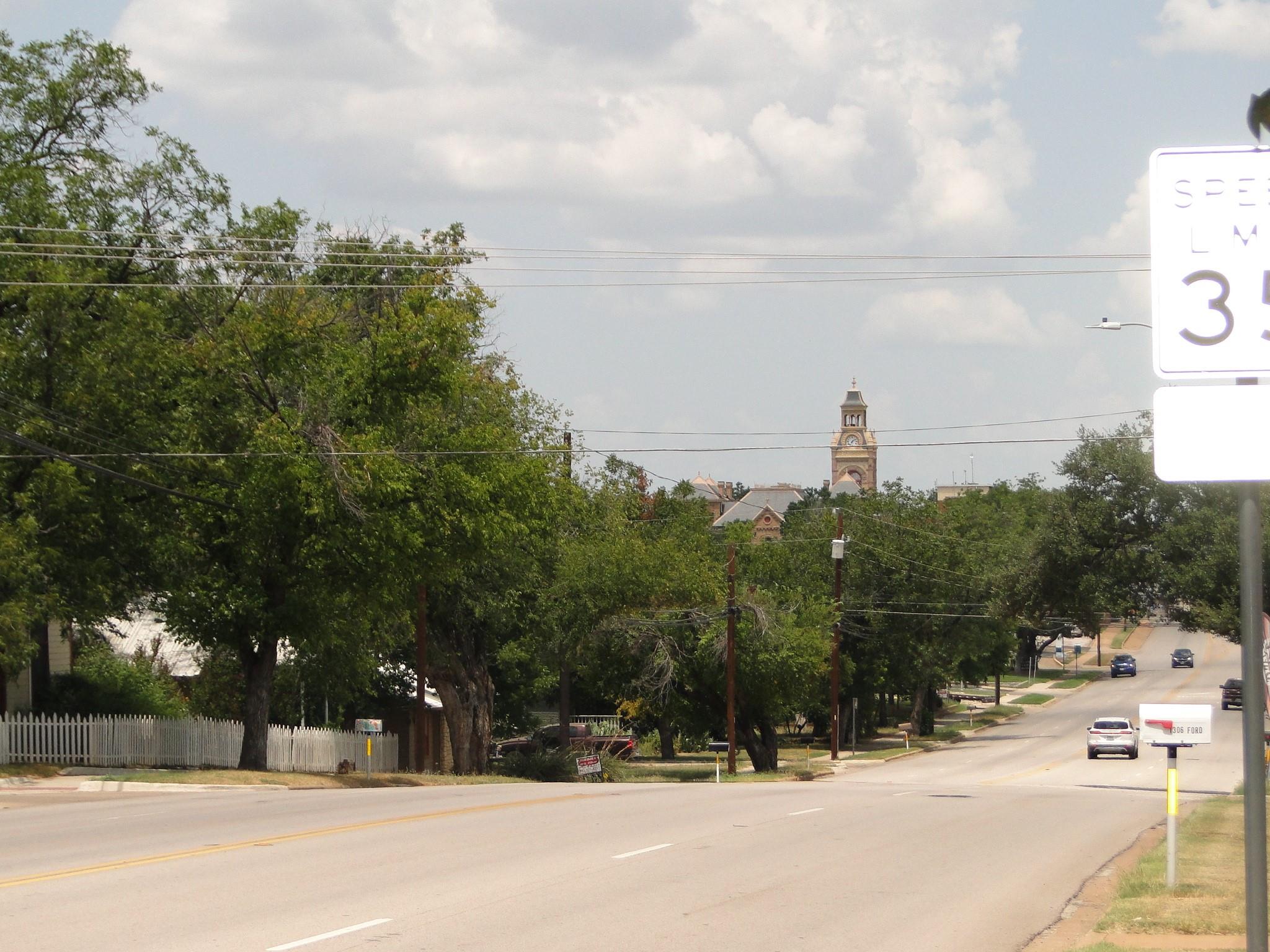 1308 Ford St, Llano, TX 78643