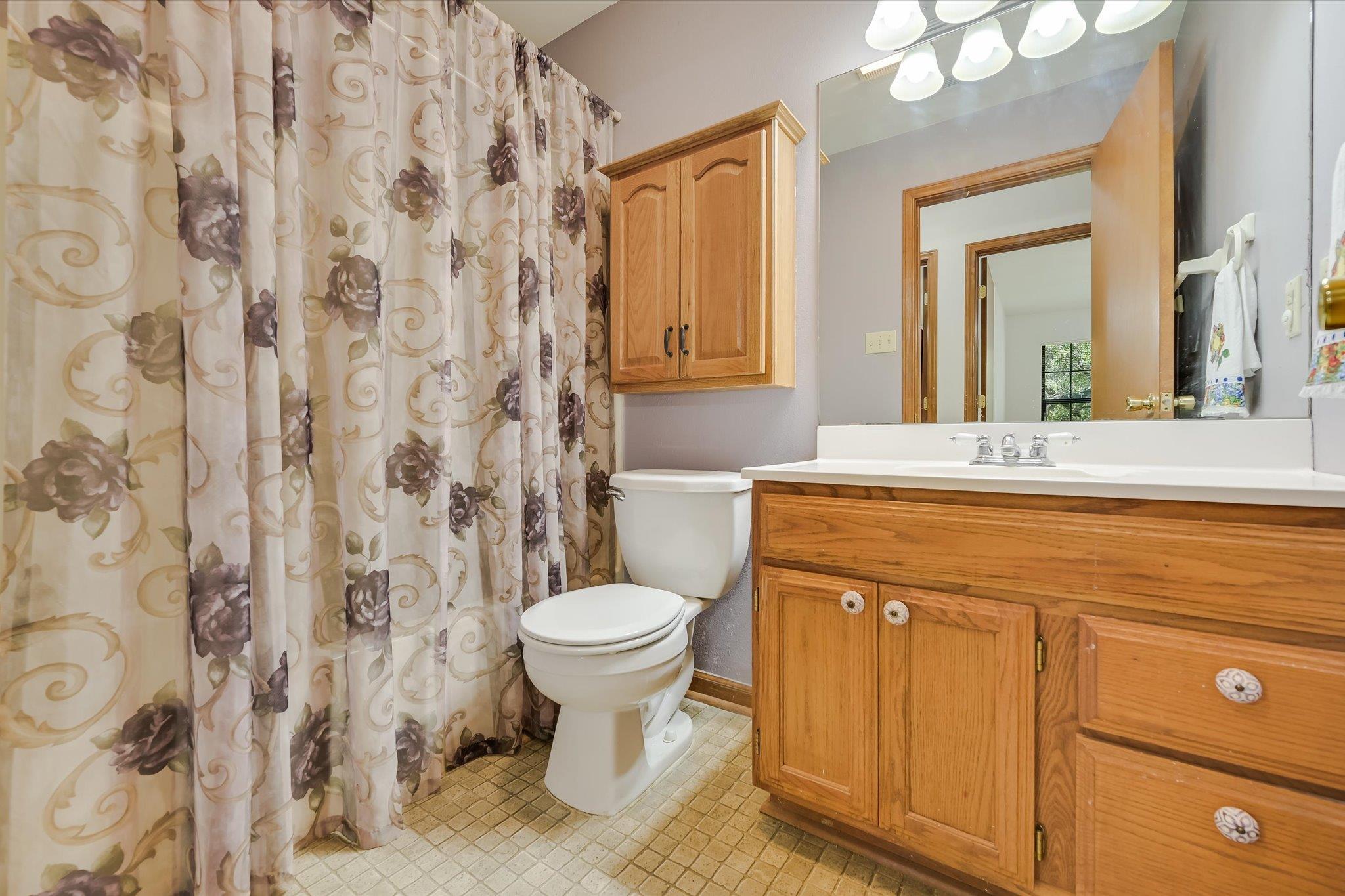 611 Mountain Crest Dr, Wimberley, TX 78676