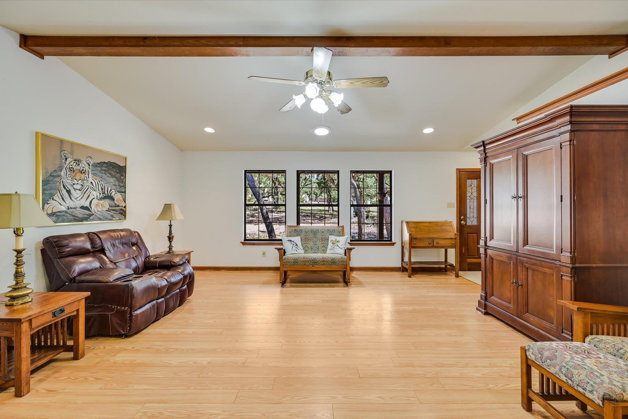 611 Mountain Crest Dr, Wimberley, TX 78676