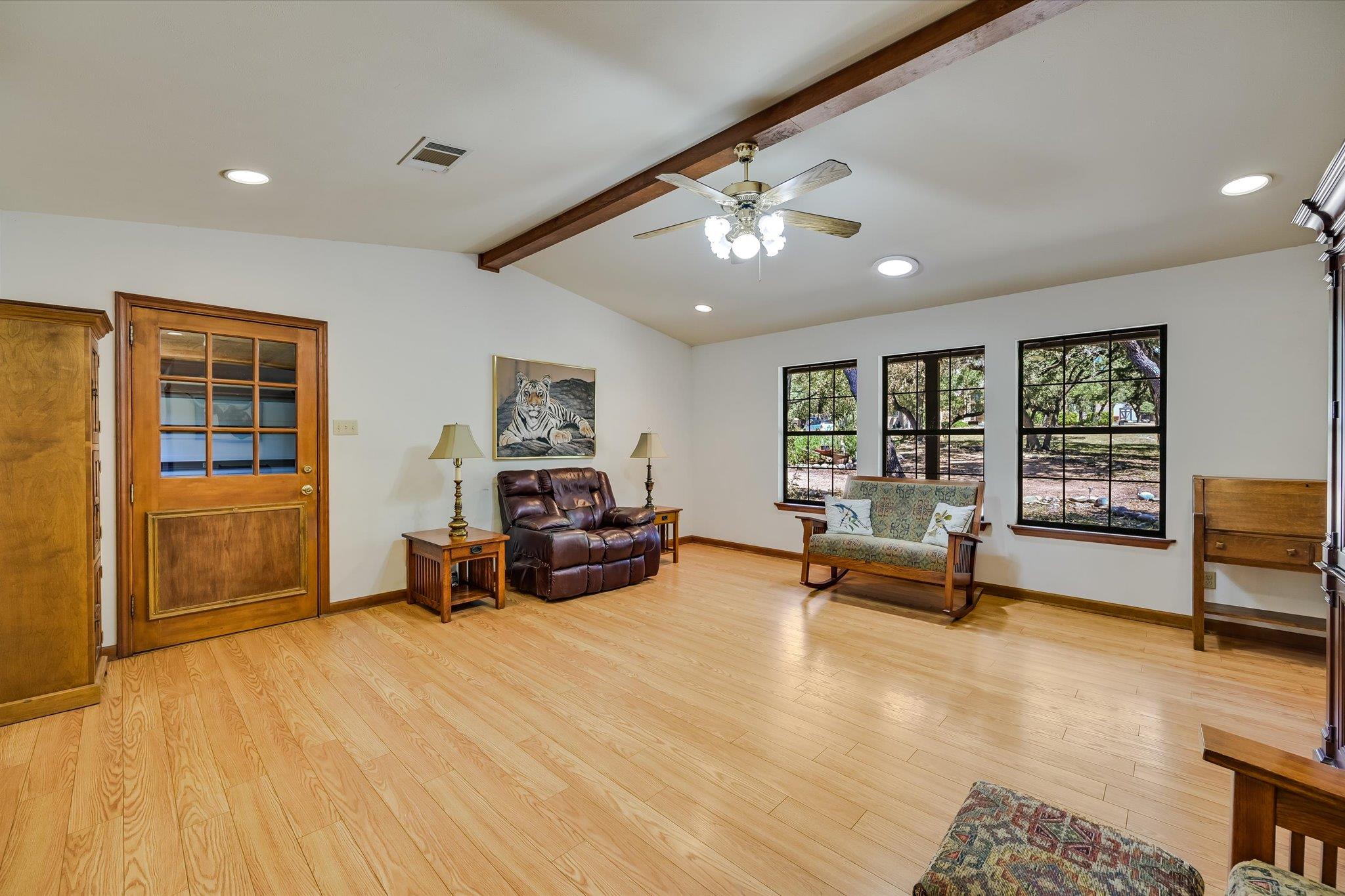 611 Mountain Crest Dr, Wimberley, TX 78676