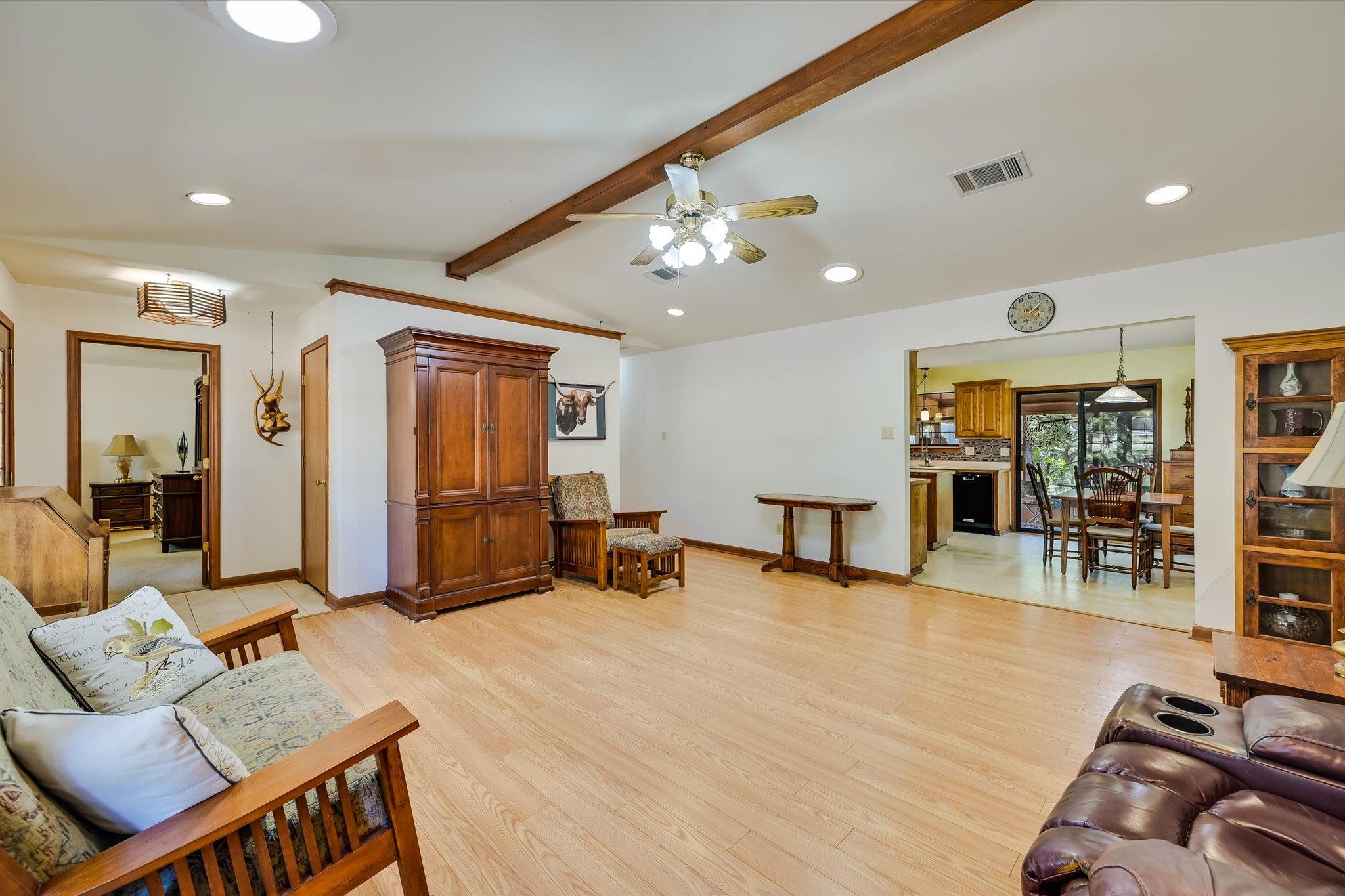 611 Mountain Crest Dr, Wimberley, TX 78676