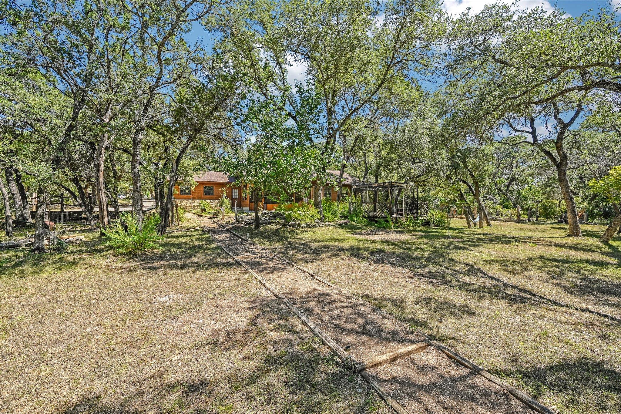 611 Mountain Crest Dr, Wimberley, TX 78676
