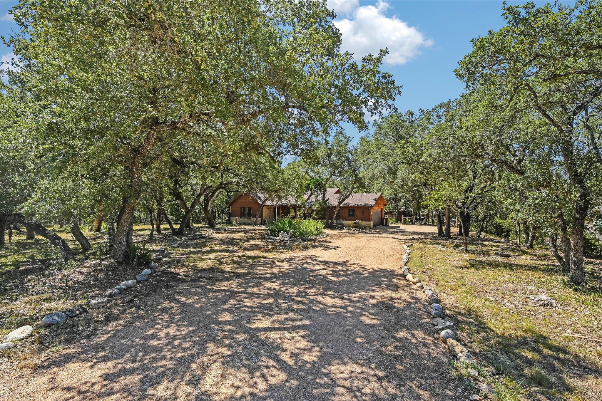 611 Mountain Crest Dr, Wimberley, TX 78676
