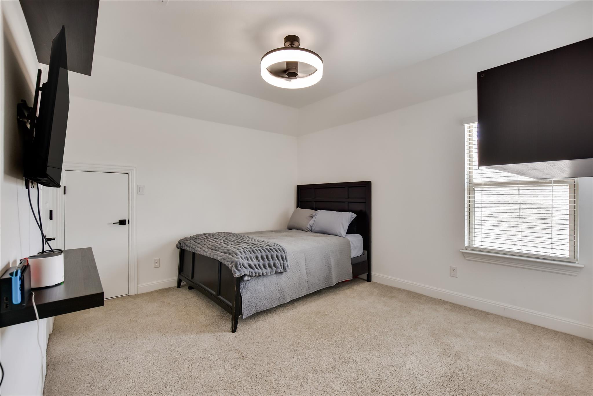 373 Washington Dr, Kyle, TX 78640