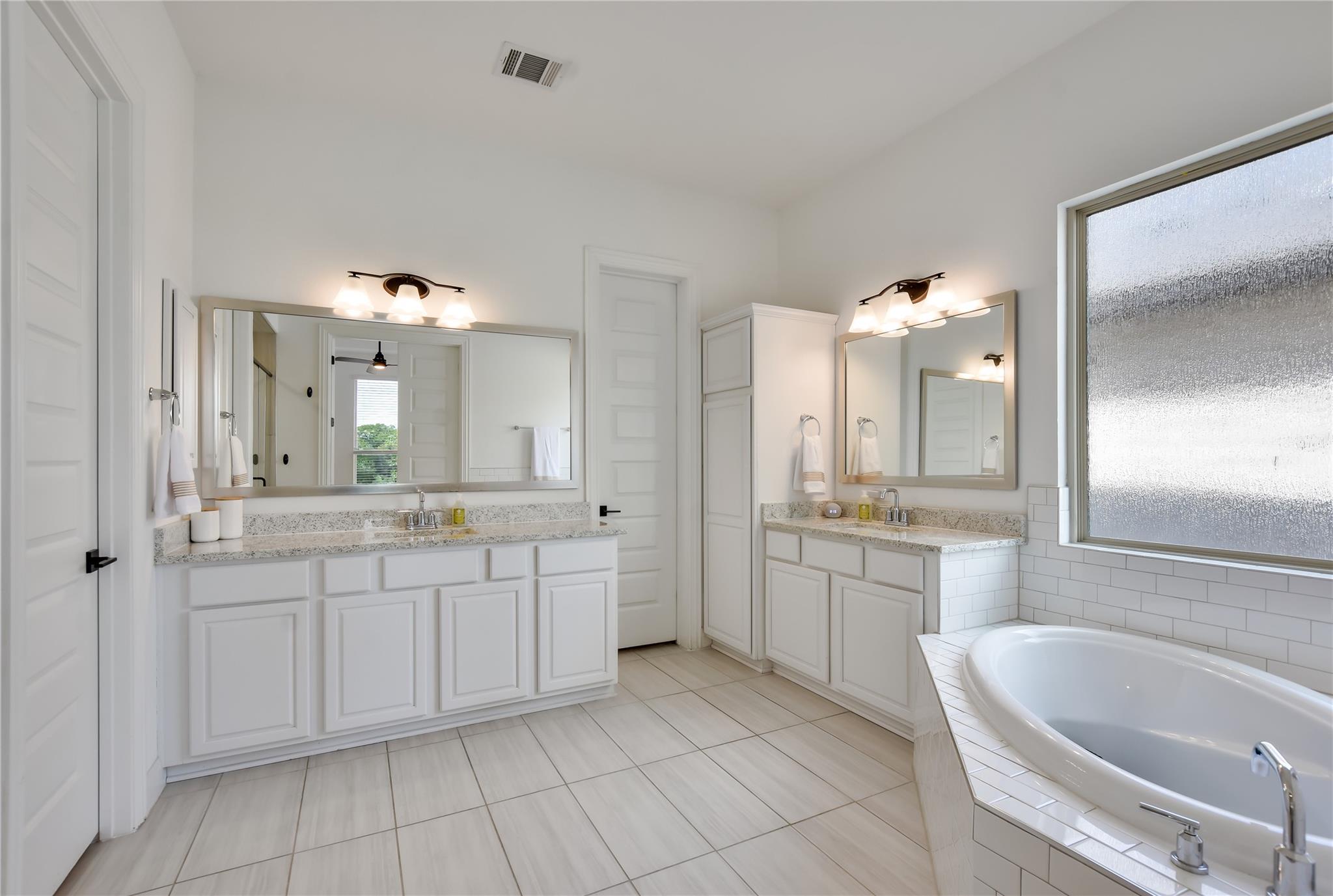 373 Washington Dr, Kyle, TX 78640