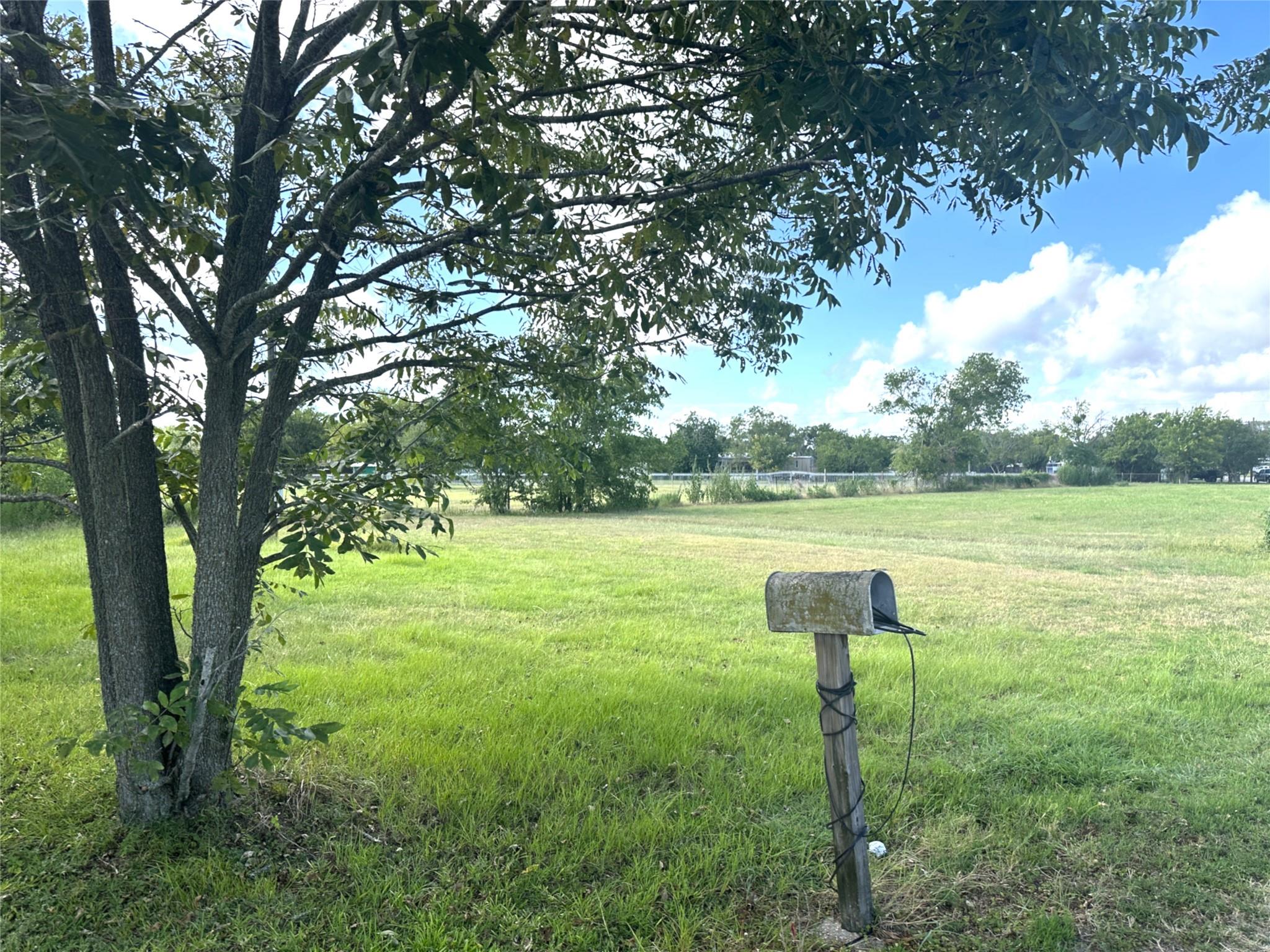 1112 Old Nails Creek Rd, Giddings, TX 78942