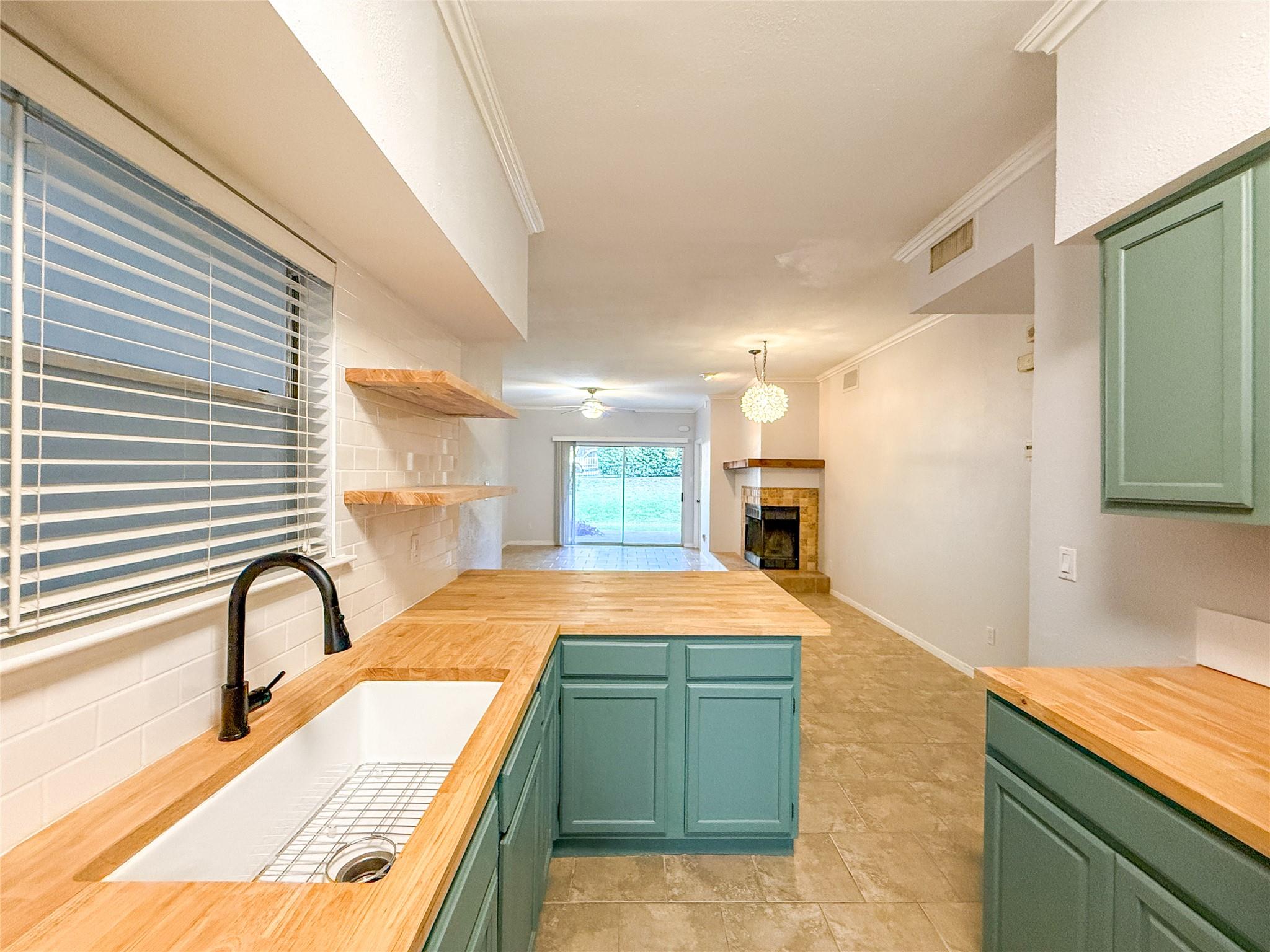 2450 Wickersham Ln # 103, Austin, TX 78741