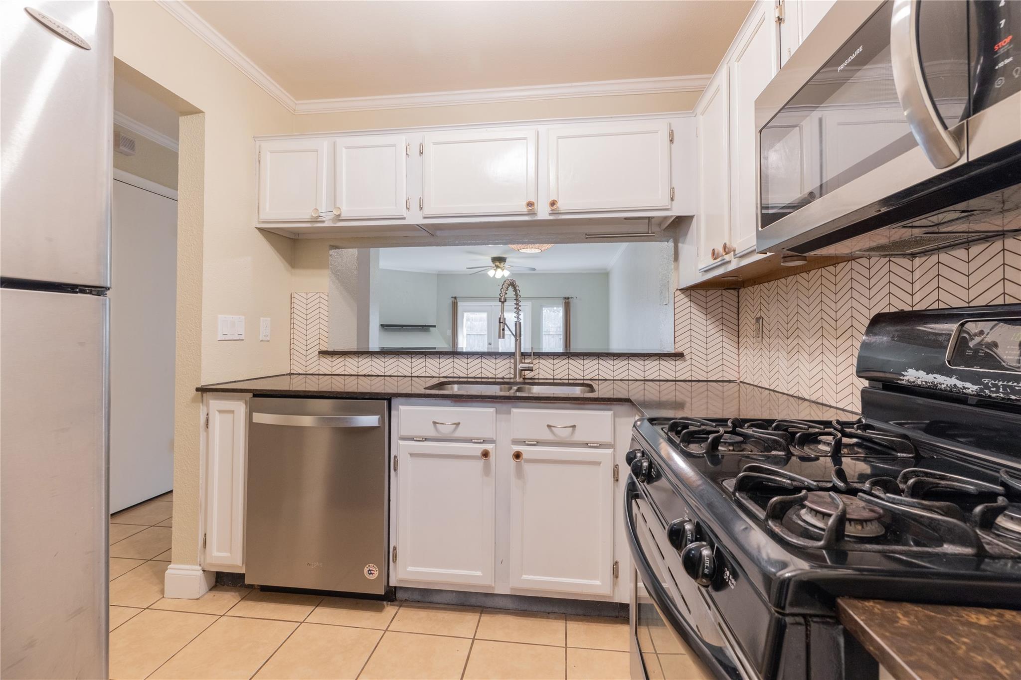 1411 Gracy Farms Ln # 121, Austin, TX 78758