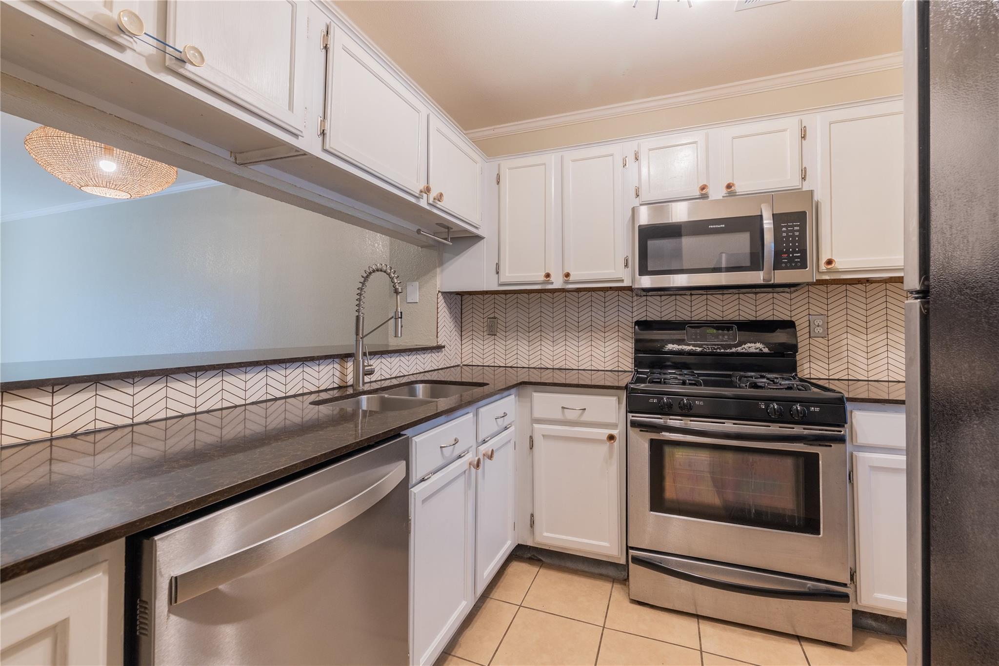 1411 Gracy Farms Ln # 121, Austin, TX 78758