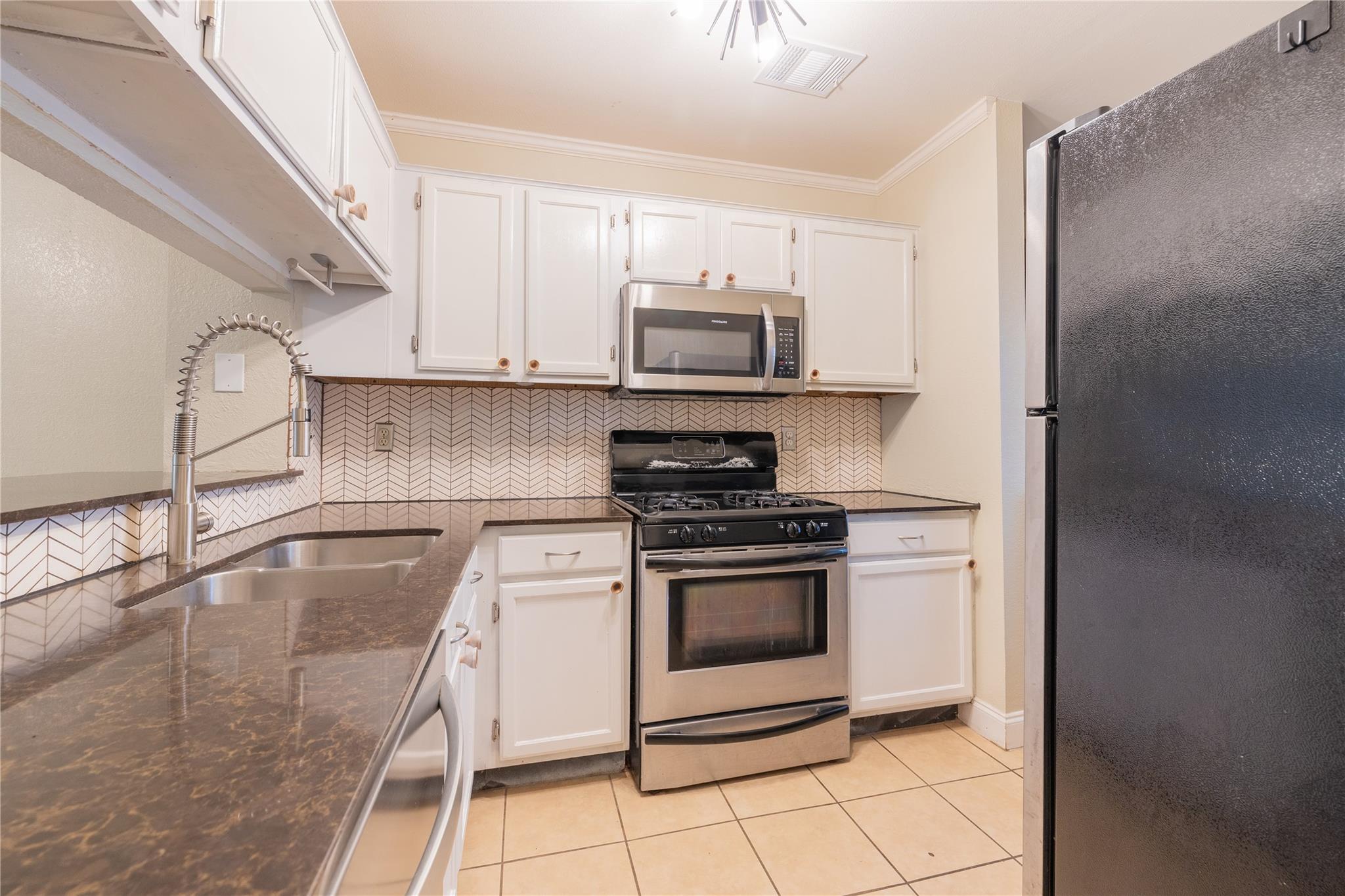 1411 Gracy Farms Ln # 121, Austin, TX 78758