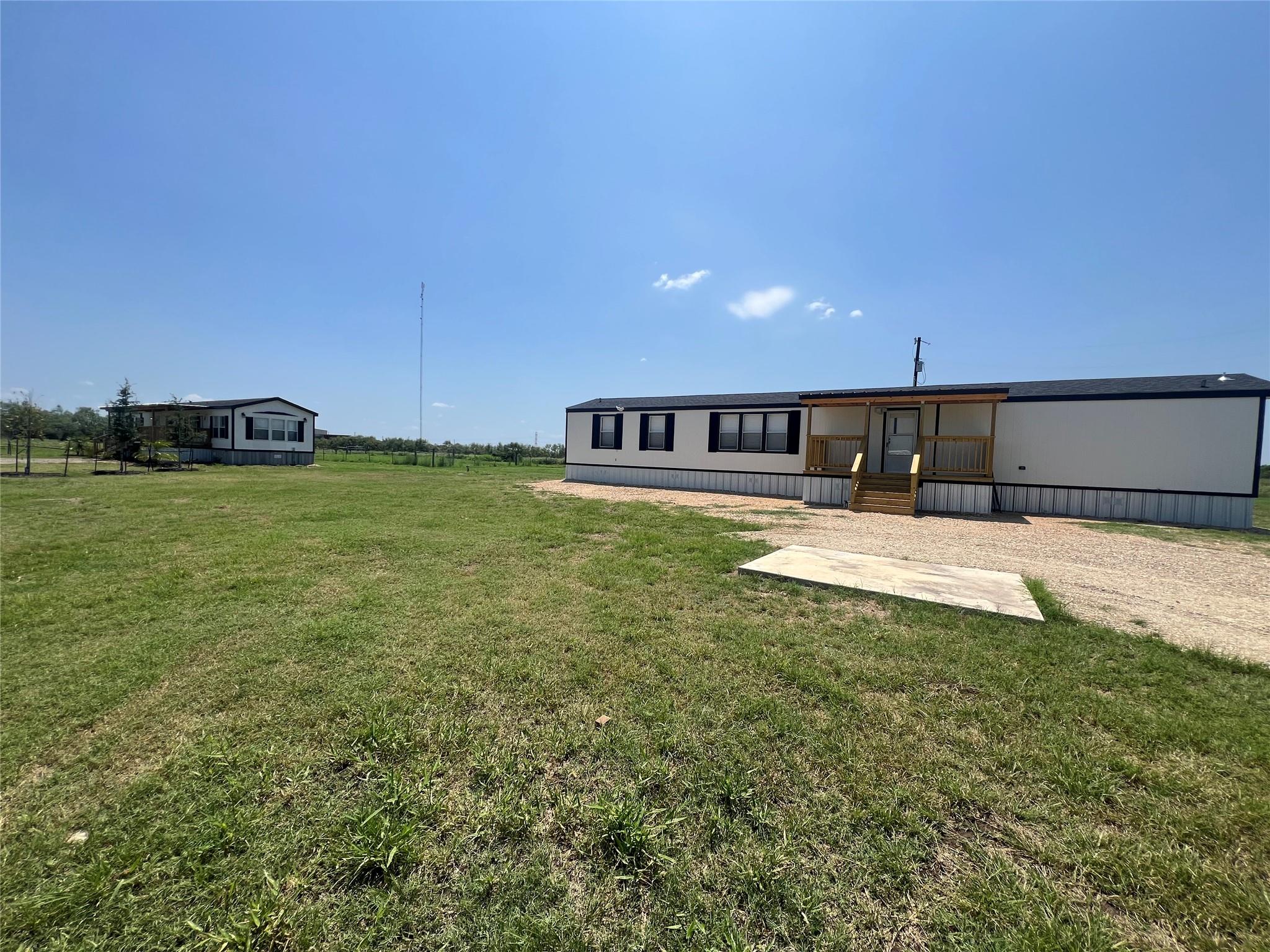 325 Lytton Ln, Dale, TX 78616
