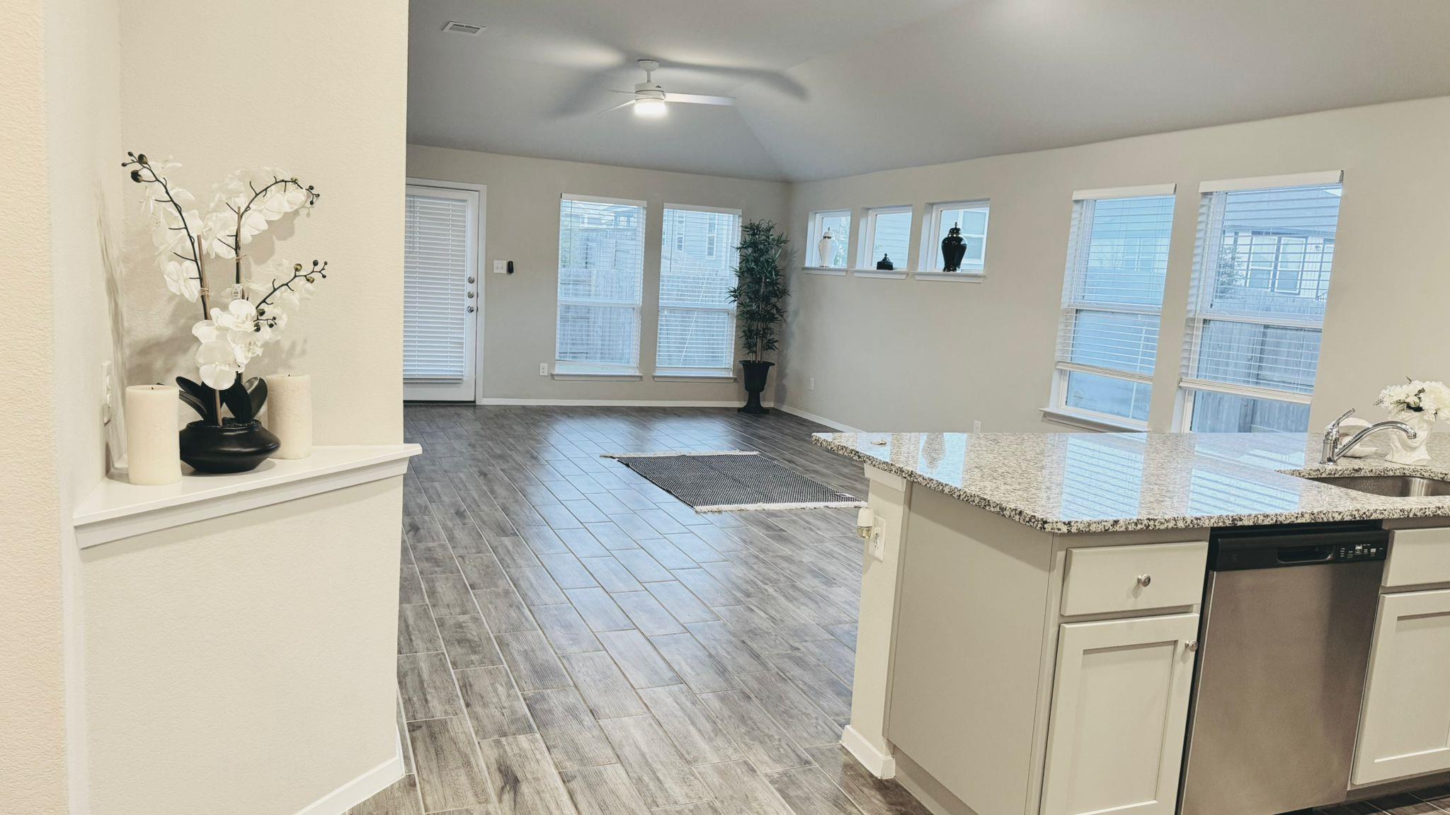 212 Rollingwood Dr, San Marcos, TX 78666