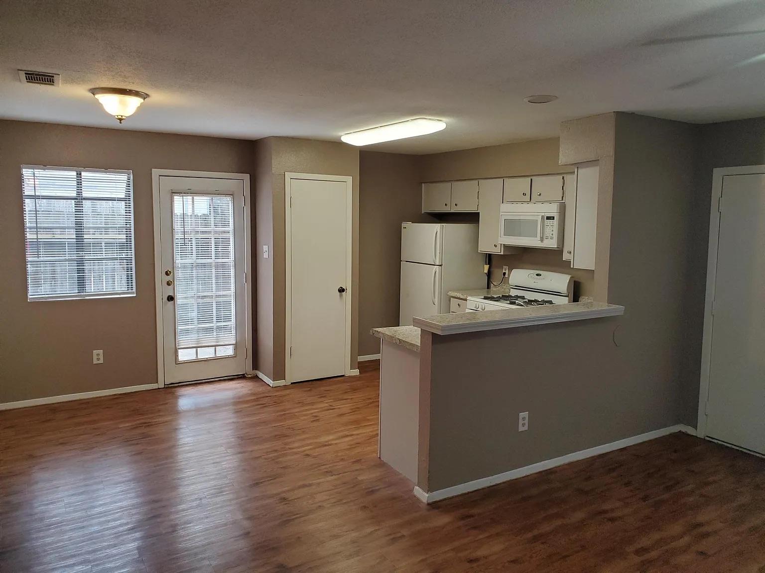 801 Bracewood Cir # B, San Marcos, TX 78666