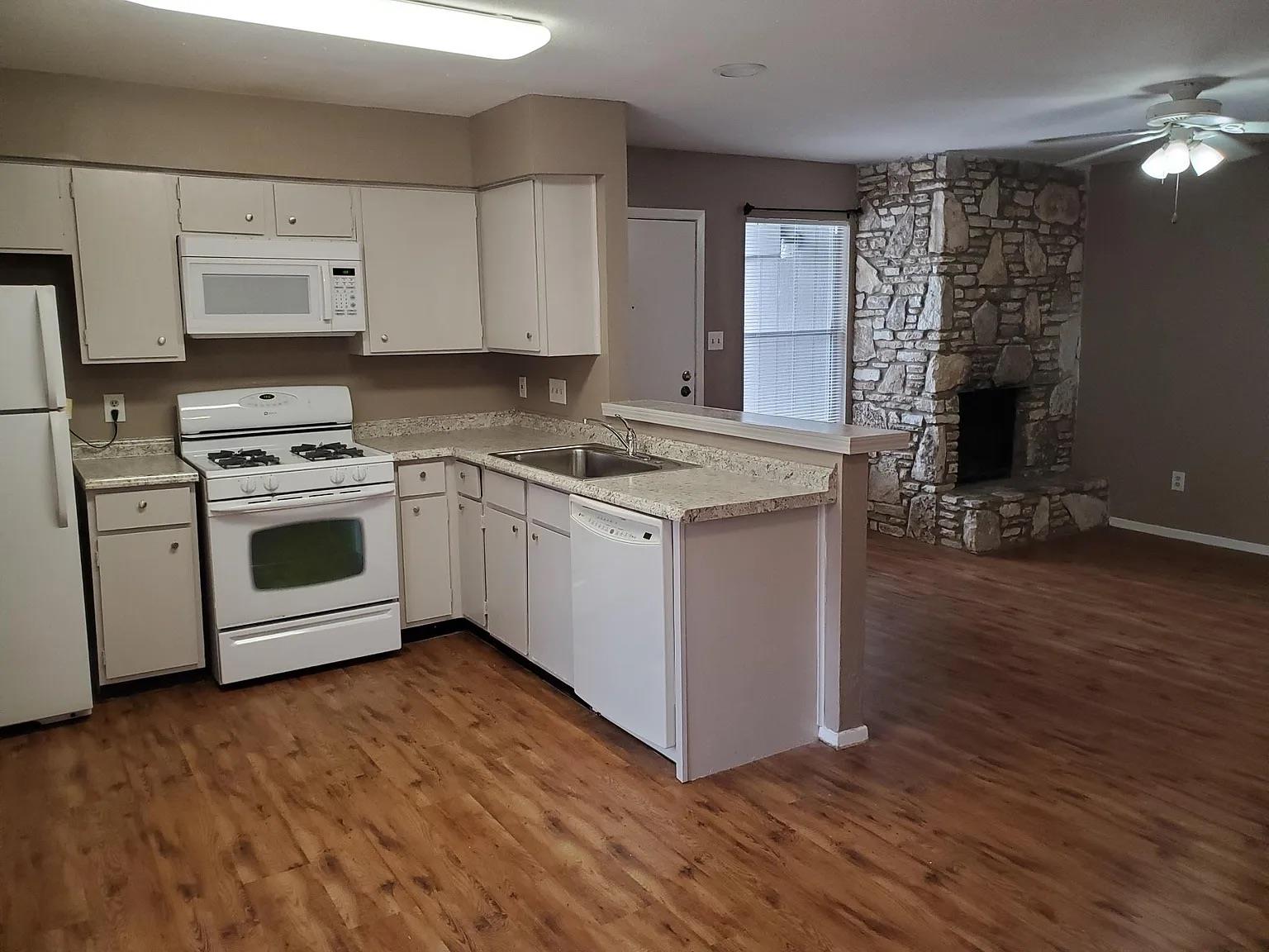 801 Bracewood Cir # B, San Marcos, TX 78666