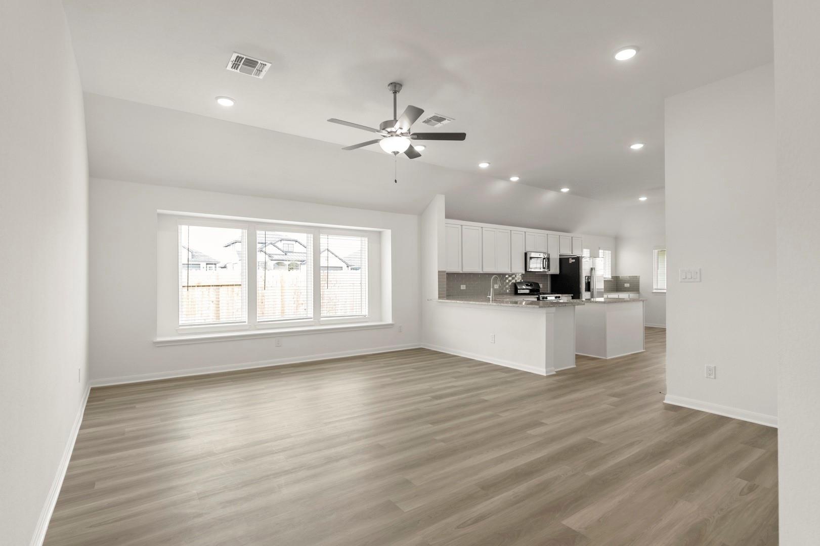 3729 Pin Oak Hills, Seguin, TX 78155