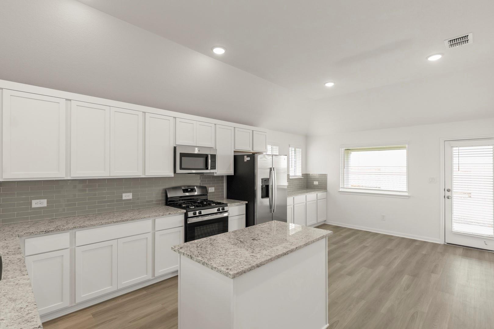 3729 Pin Oak Hills, Seguin, TX 78155