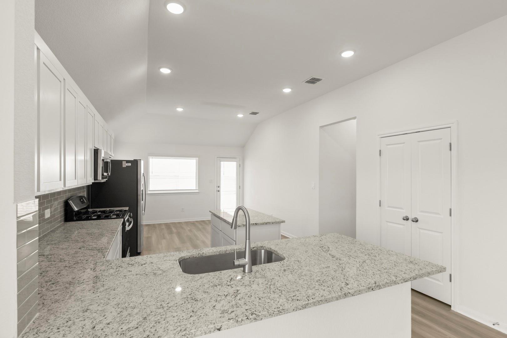 3729 Pin Oak Hills, Seguin, TX 78155