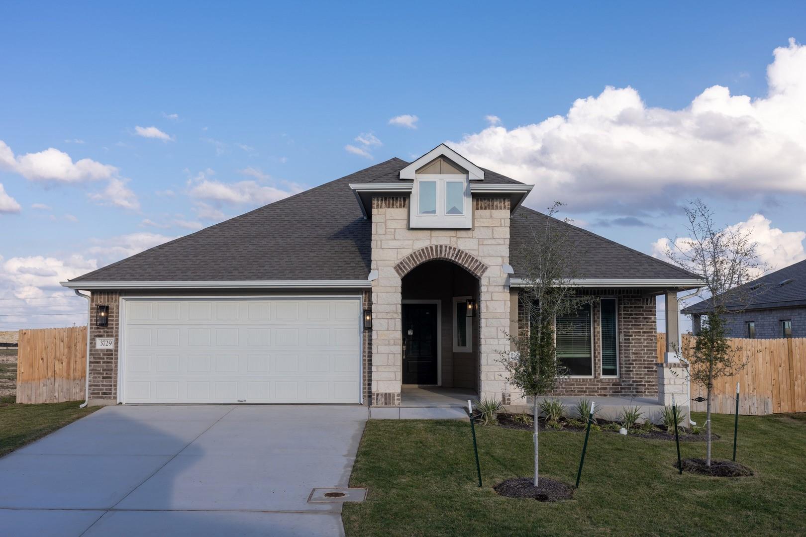 3729 Pin Oak Hills, Seguin, TX 78155