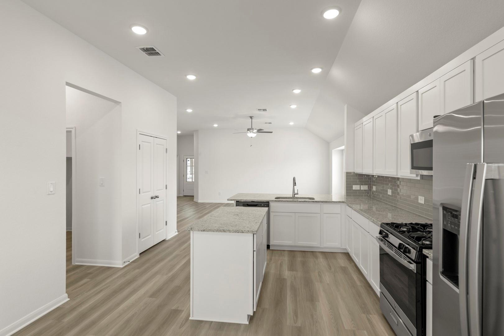 3729 Pin Oak Hills, Seguin, TX 78155