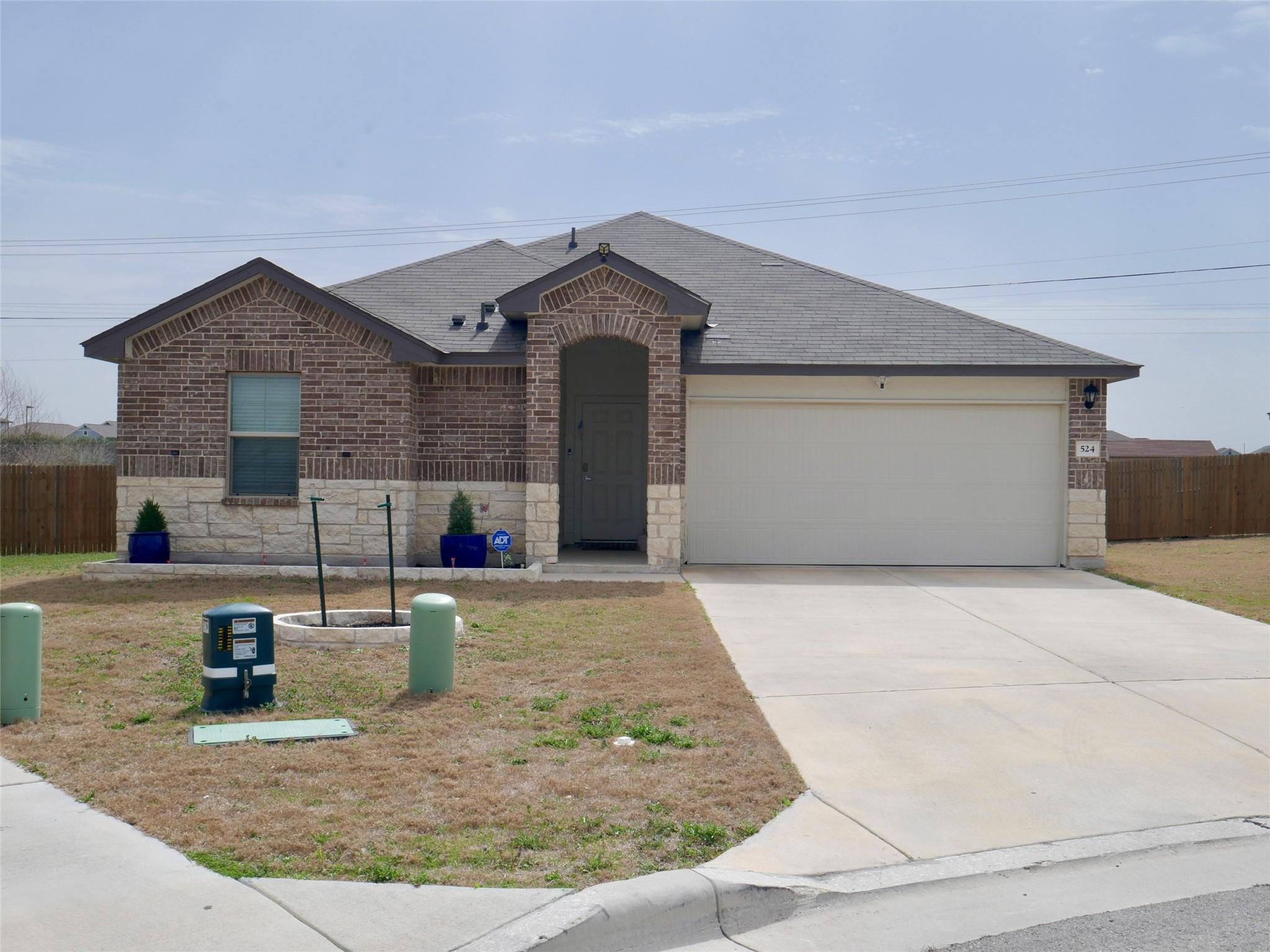 524 Taggart Trl, Jarrell, TX 76537