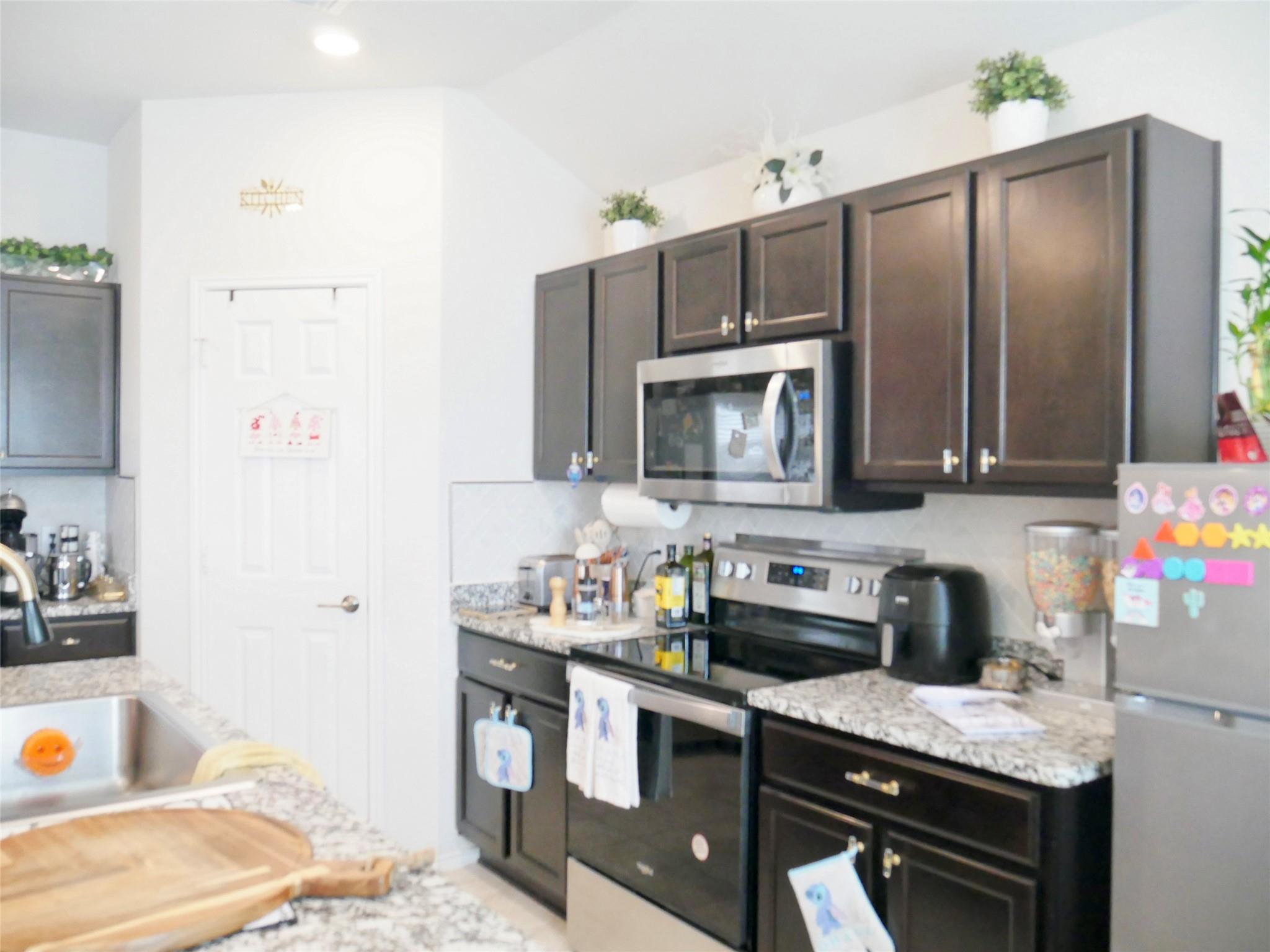 524 Taggart Trl, Jarrell, TX 76537