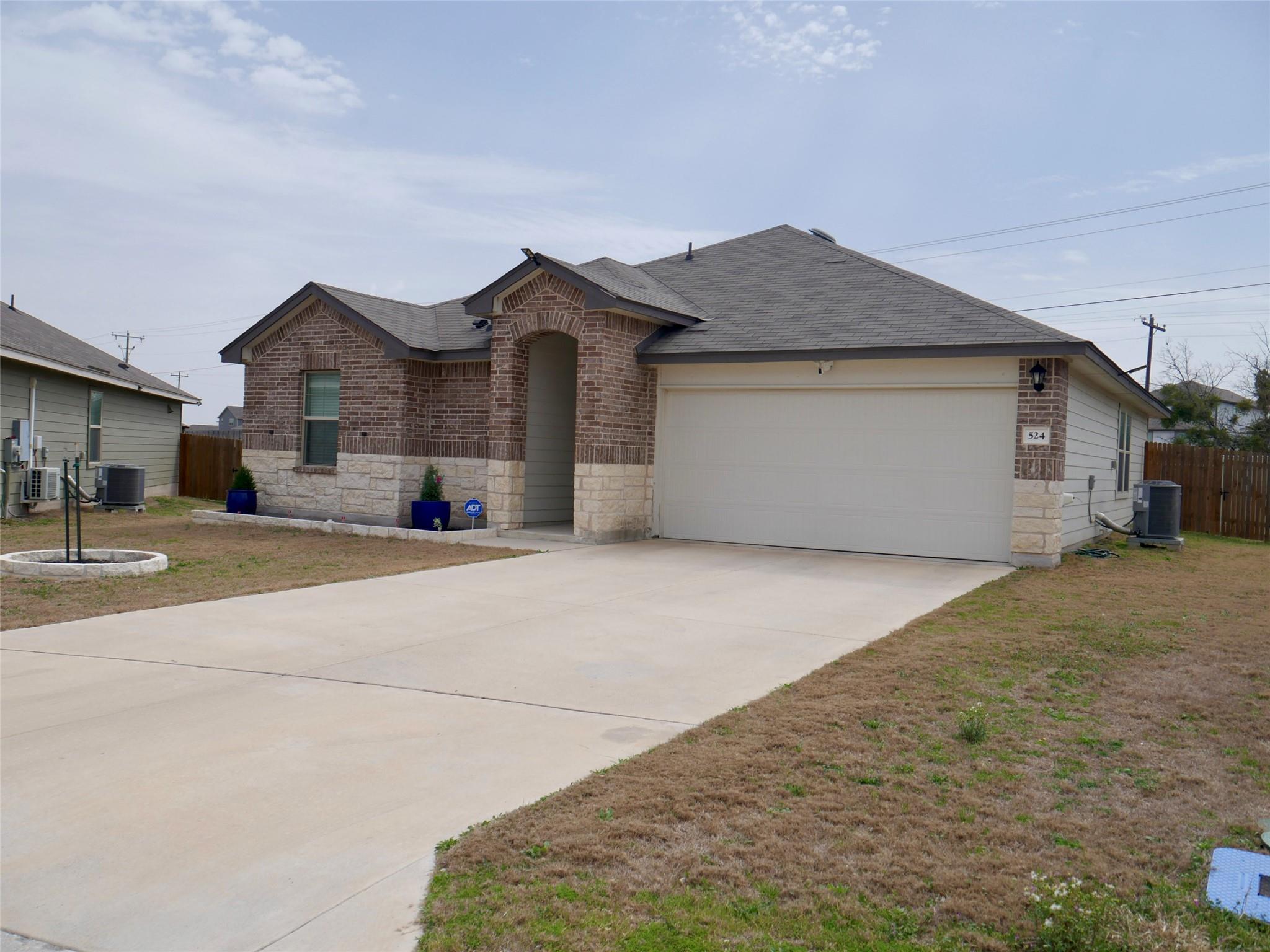 524 Taggart Trl, Jarrell, TX 76537