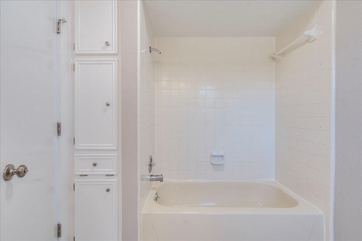 3 Cypress Fairway Vlg, Wimberley, TX 78676