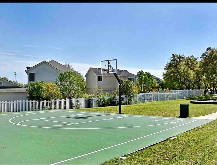 401 Witte Rd, Kyle, TX 78640