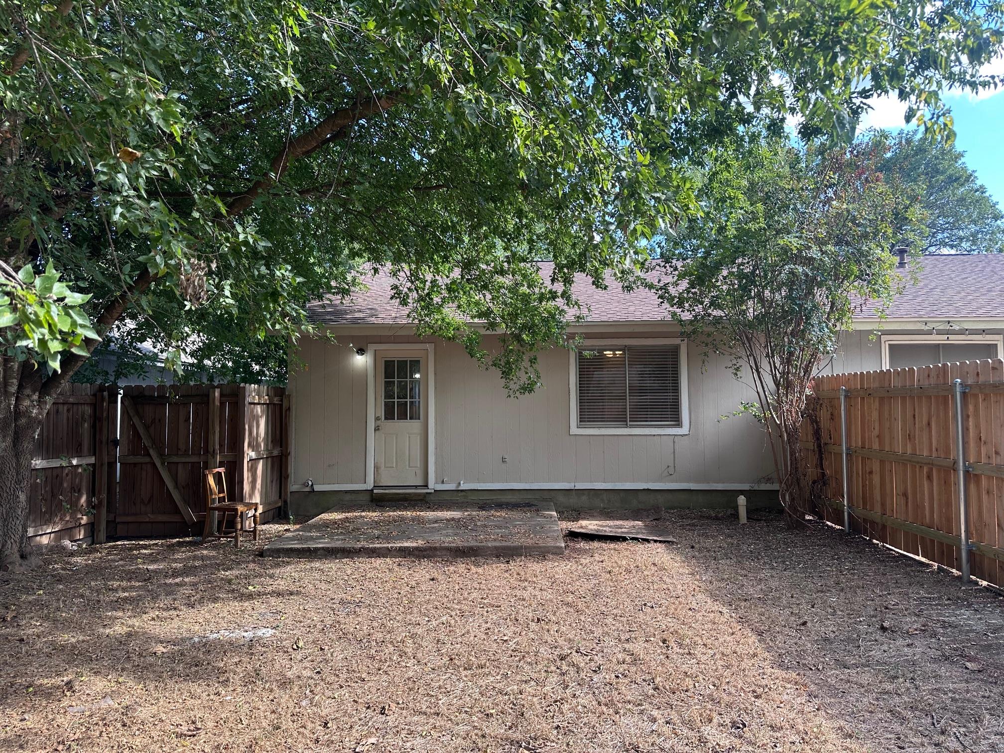 410 LINDEN St # B, Bastrop, TX 78602