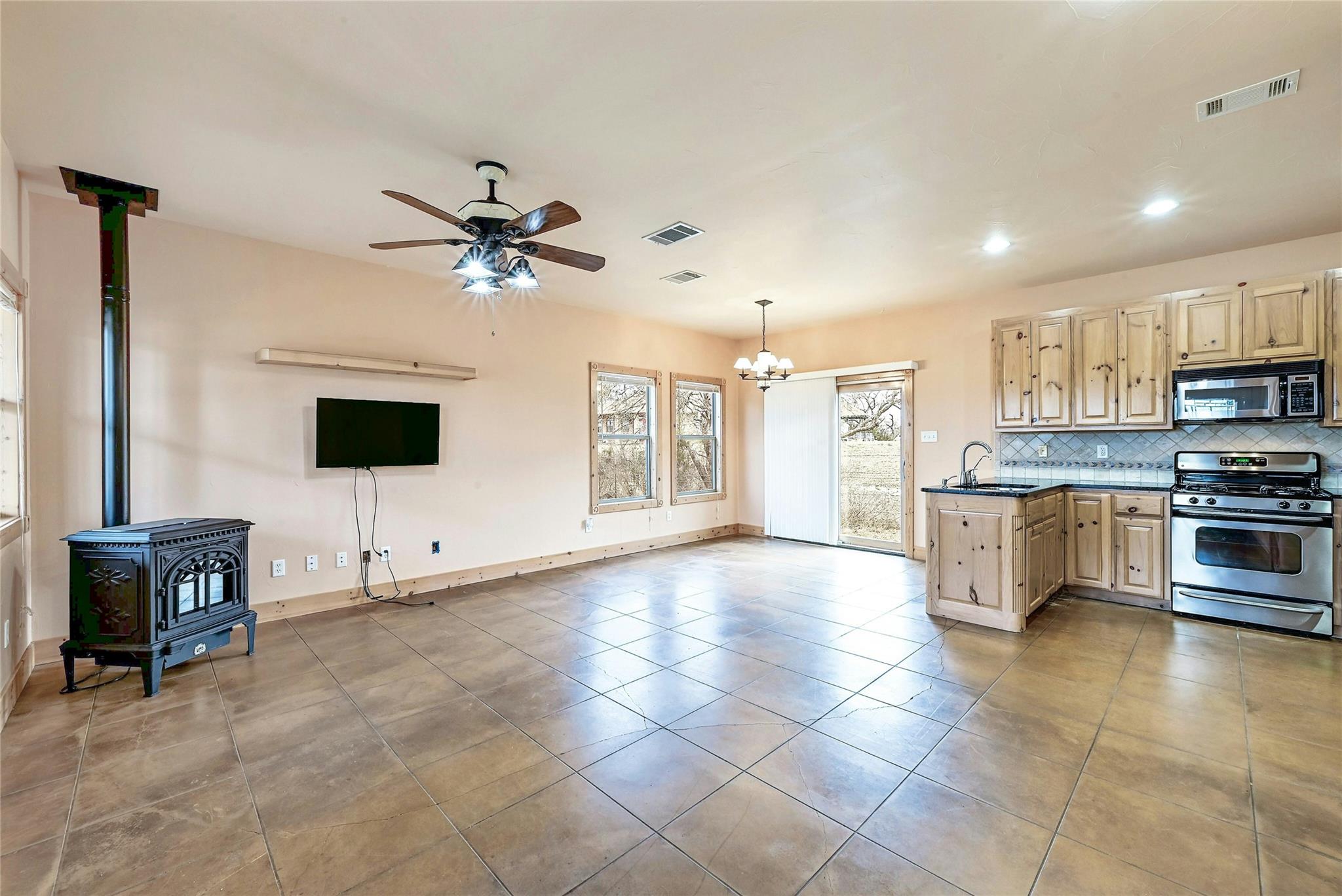 211 Summit Ridge Rd, Burnet, TX 78611