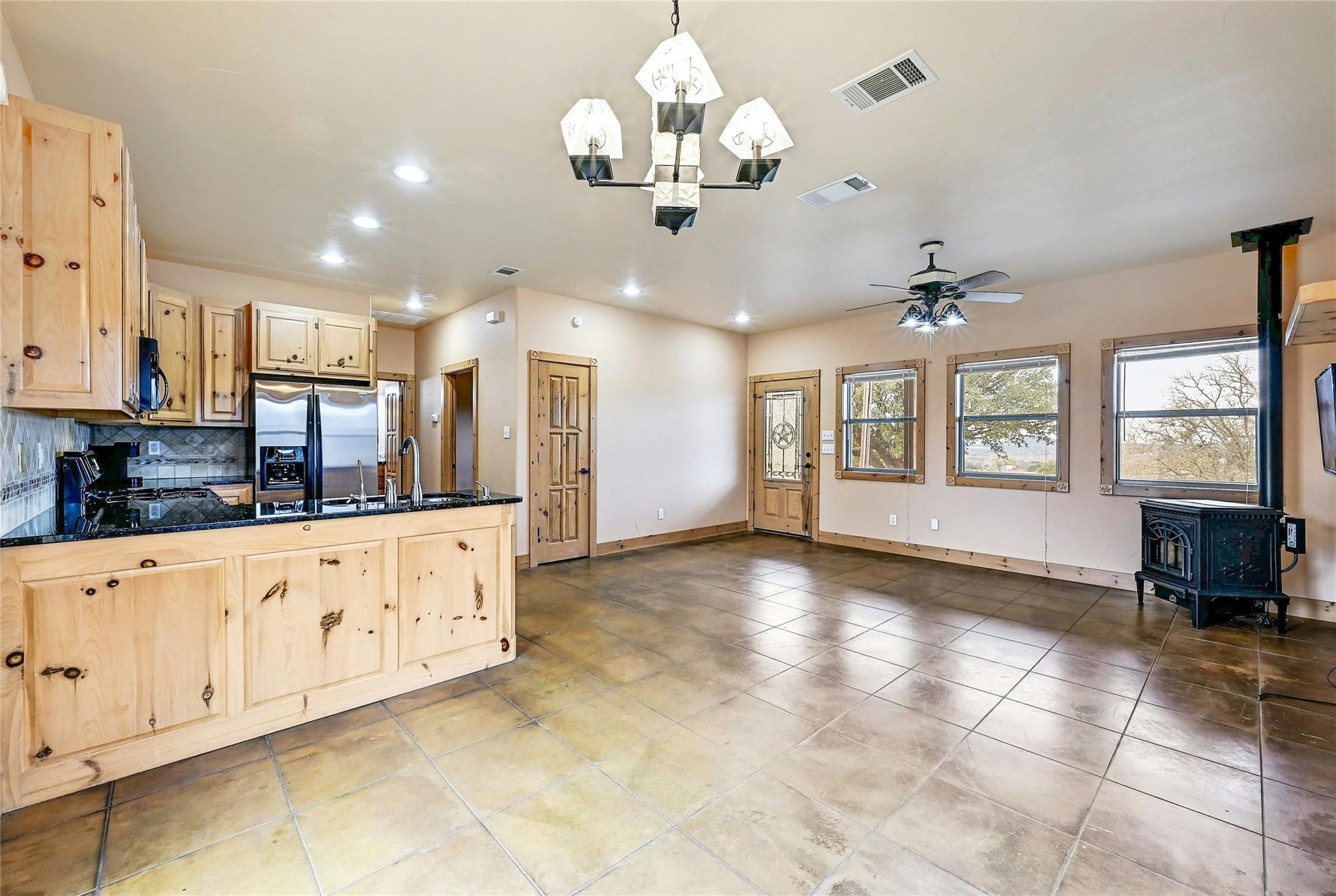 211 Summit Ridge Rd, Burnet, TX 78611