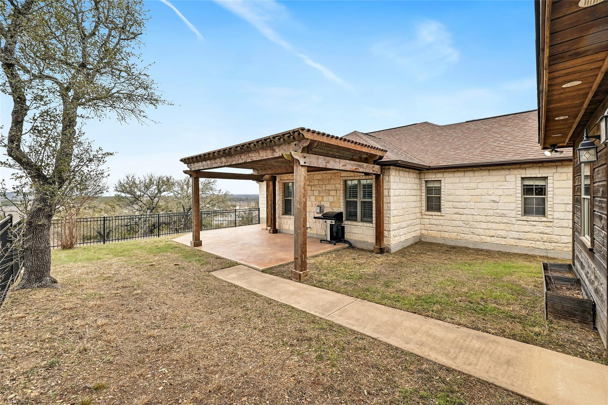 211 Summit Ridge Rd, Burnet, TX 78611